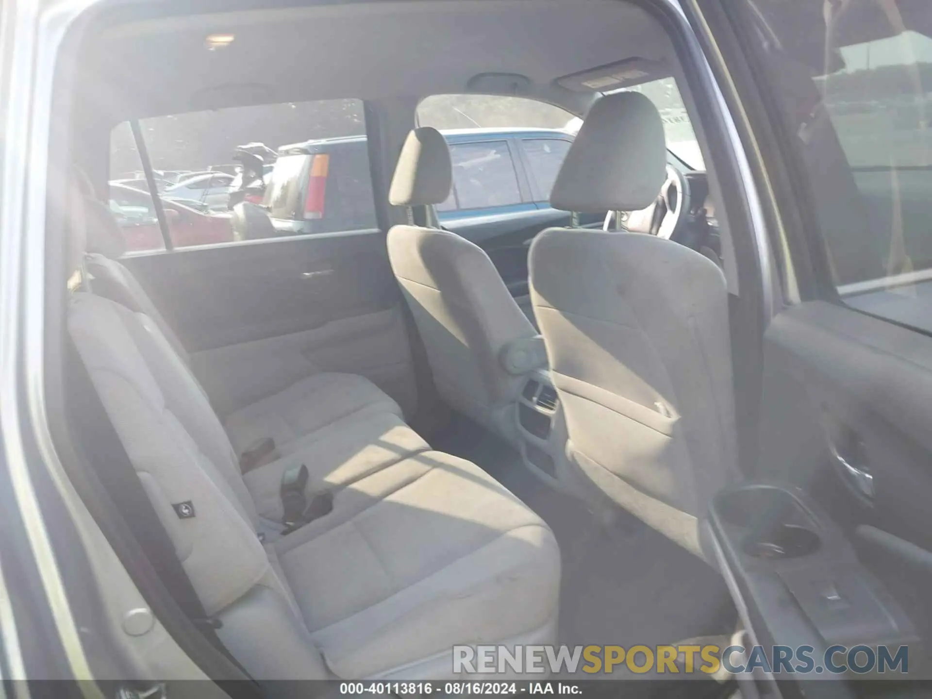 8 Photograph of a damaged car 5FNYF6H18LB028586 HONDA PILOT 2020