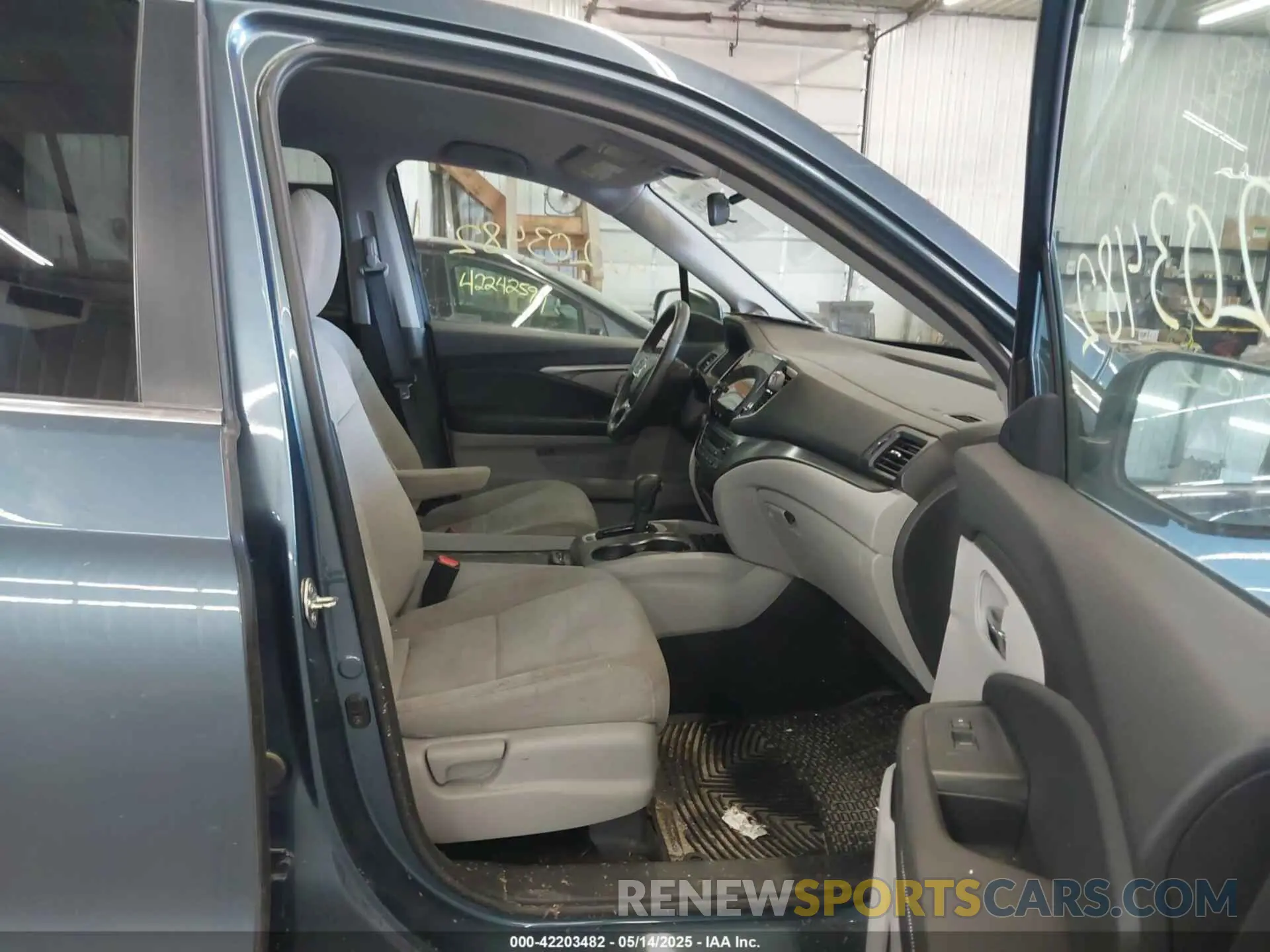 5 Photograph of a damaged car 5FNYF6H30LB038045 HONDA PILOT 2020