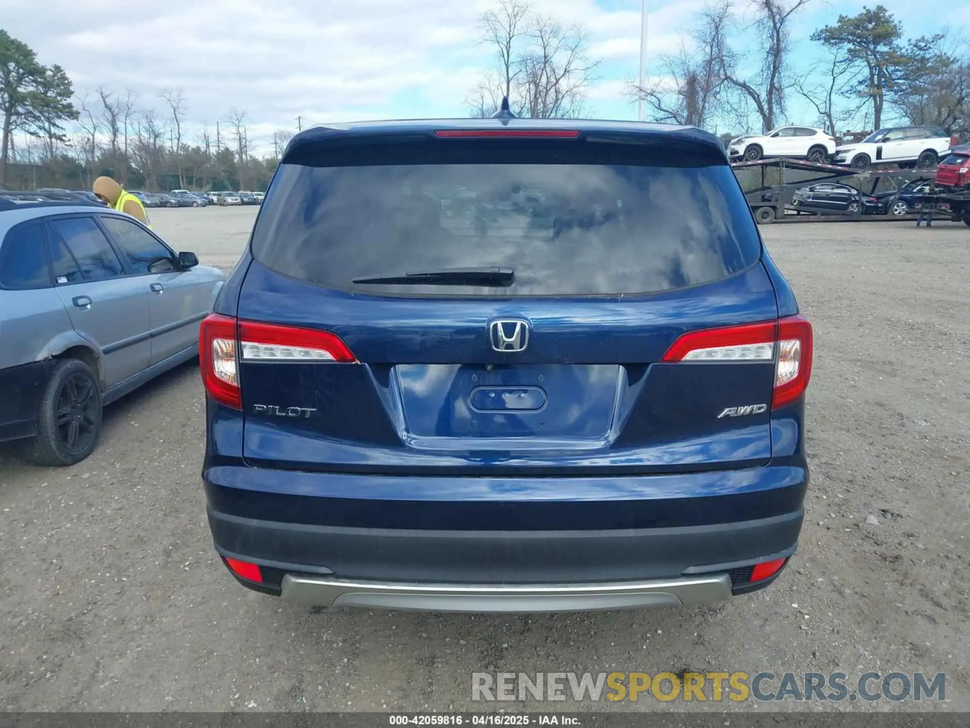 16 Photograph of a damaged car 5FNYF6H30LB057260 HONDA PILOT 2020