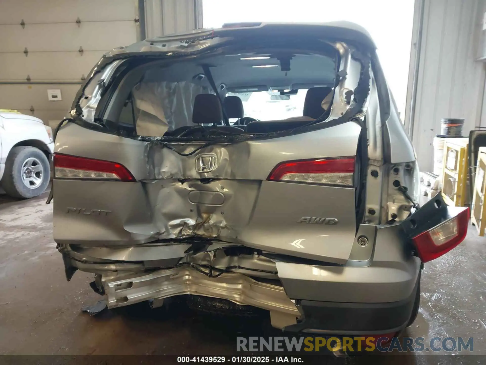 16 Photograph of a damaged car 5FNYF6H30LB060899 HONDA PILOT 2020