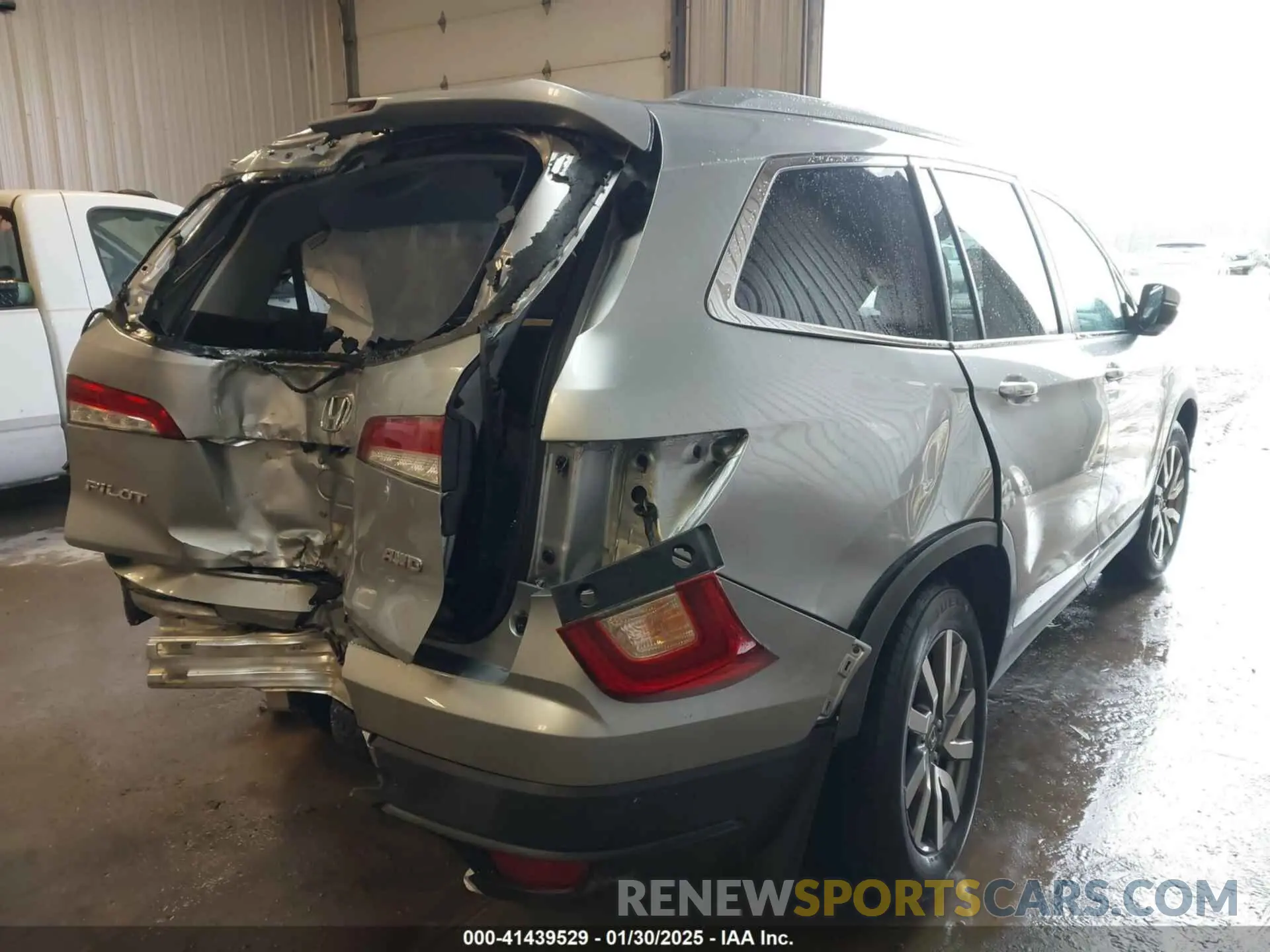 4 Photograph of a damaged car 5FNYF6H30LB060899 HONDA PILOT 2020