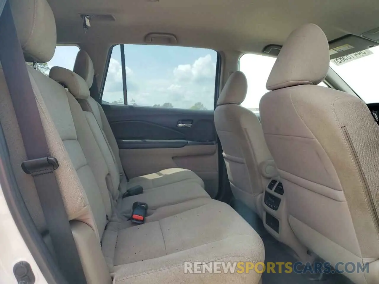 11 Photograph of a damaged car 5FNYF6H35LB021290 HONDA PILOT 2020