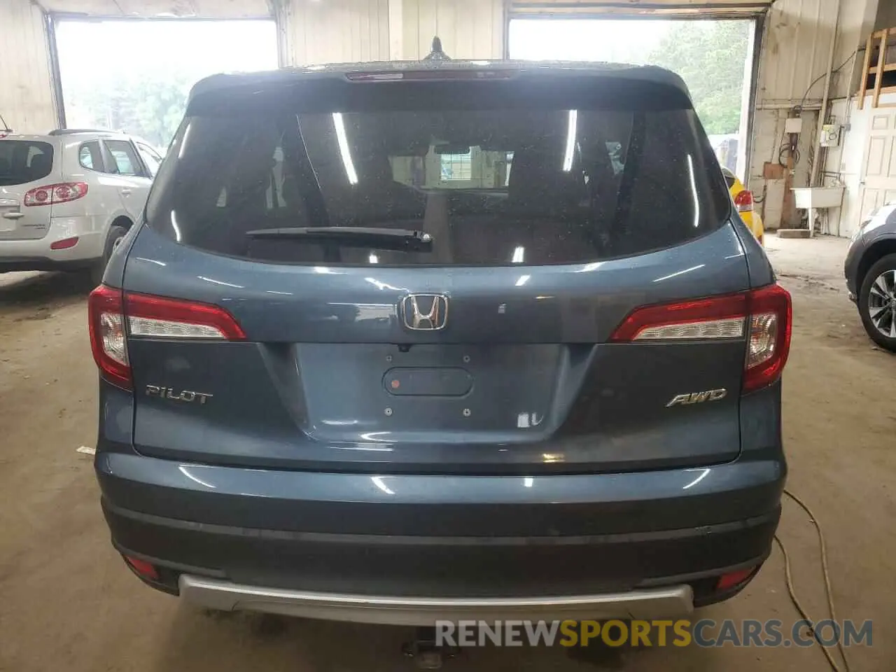 6 Photograph of a damaged car 5FNYF6H35LB024156 HONDA PILOT 2020