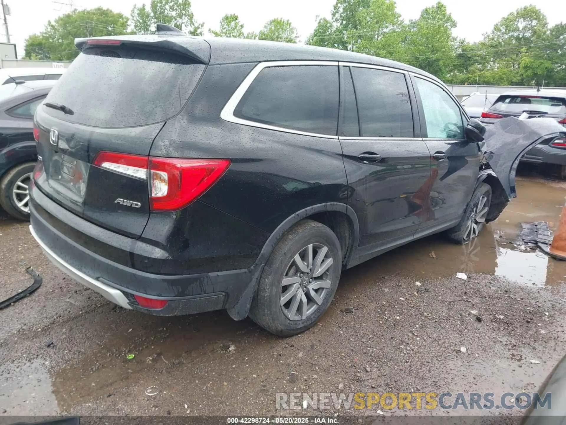4 Photograph of a damaged car 5FNYF6H36LB054993 HONDA PILOT 2020