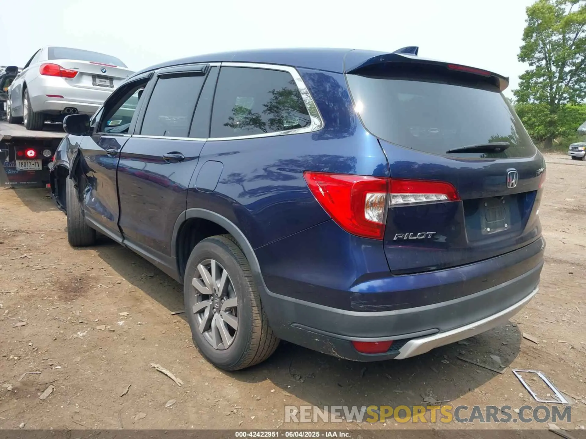 3 Photograph of a damaged car 5FNYF6H37LB038897 HONDA PILOT 2020