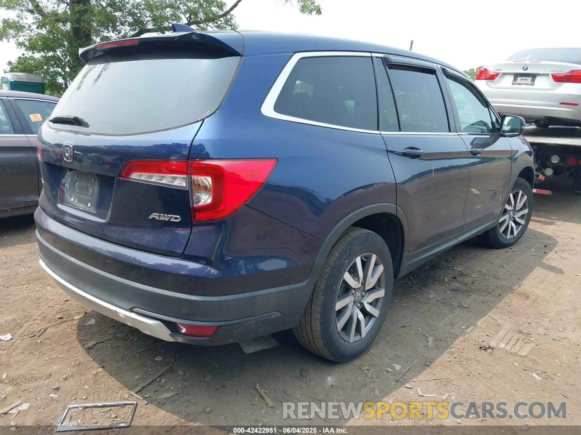 4 Photograph of a damaged car 5FNYF6H37LB038897 HONDA PILOT 2020