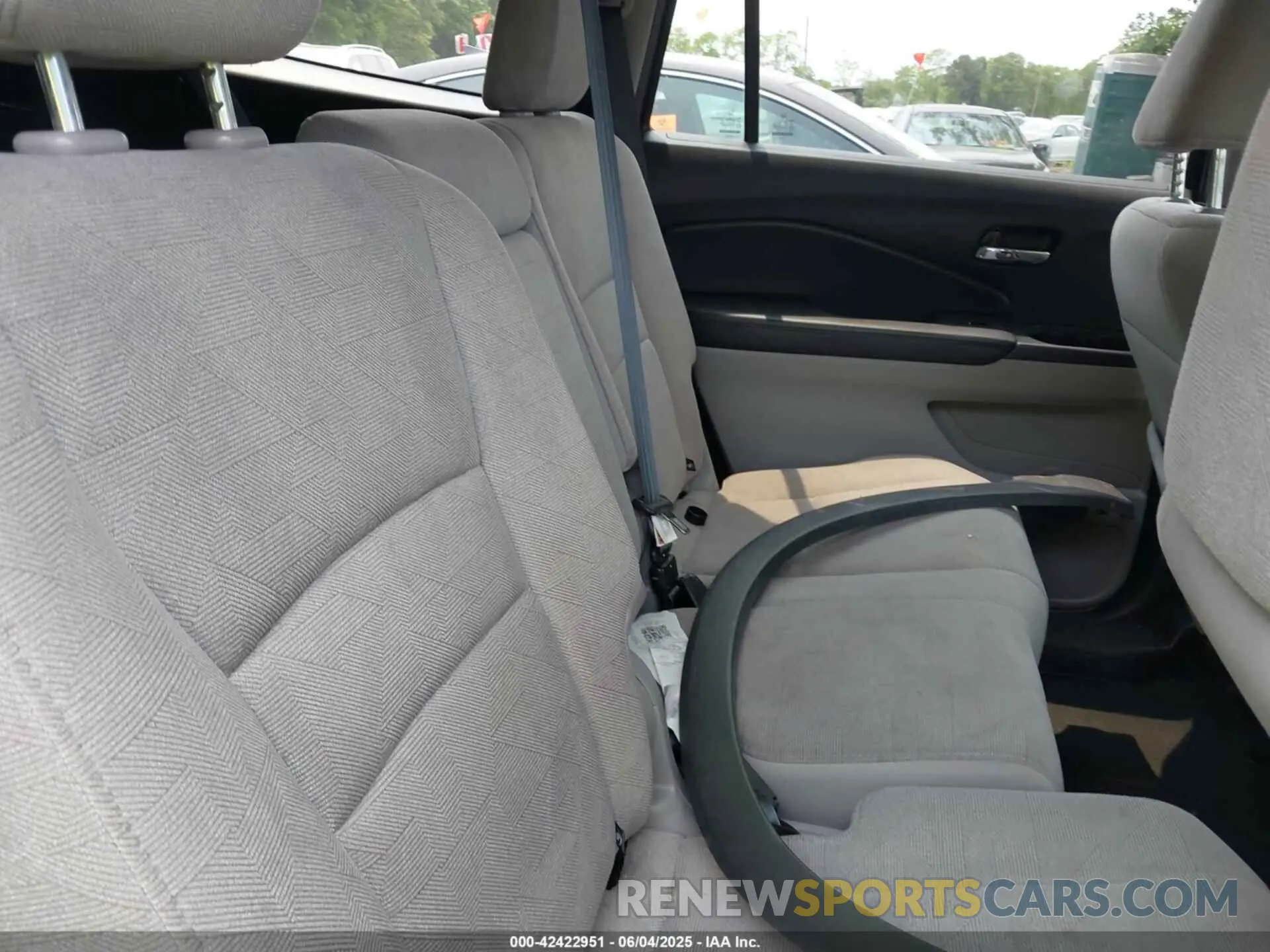 8 Photograph of a damaged car 5FNYF6H37LB038897 HONDA PILOT 2020