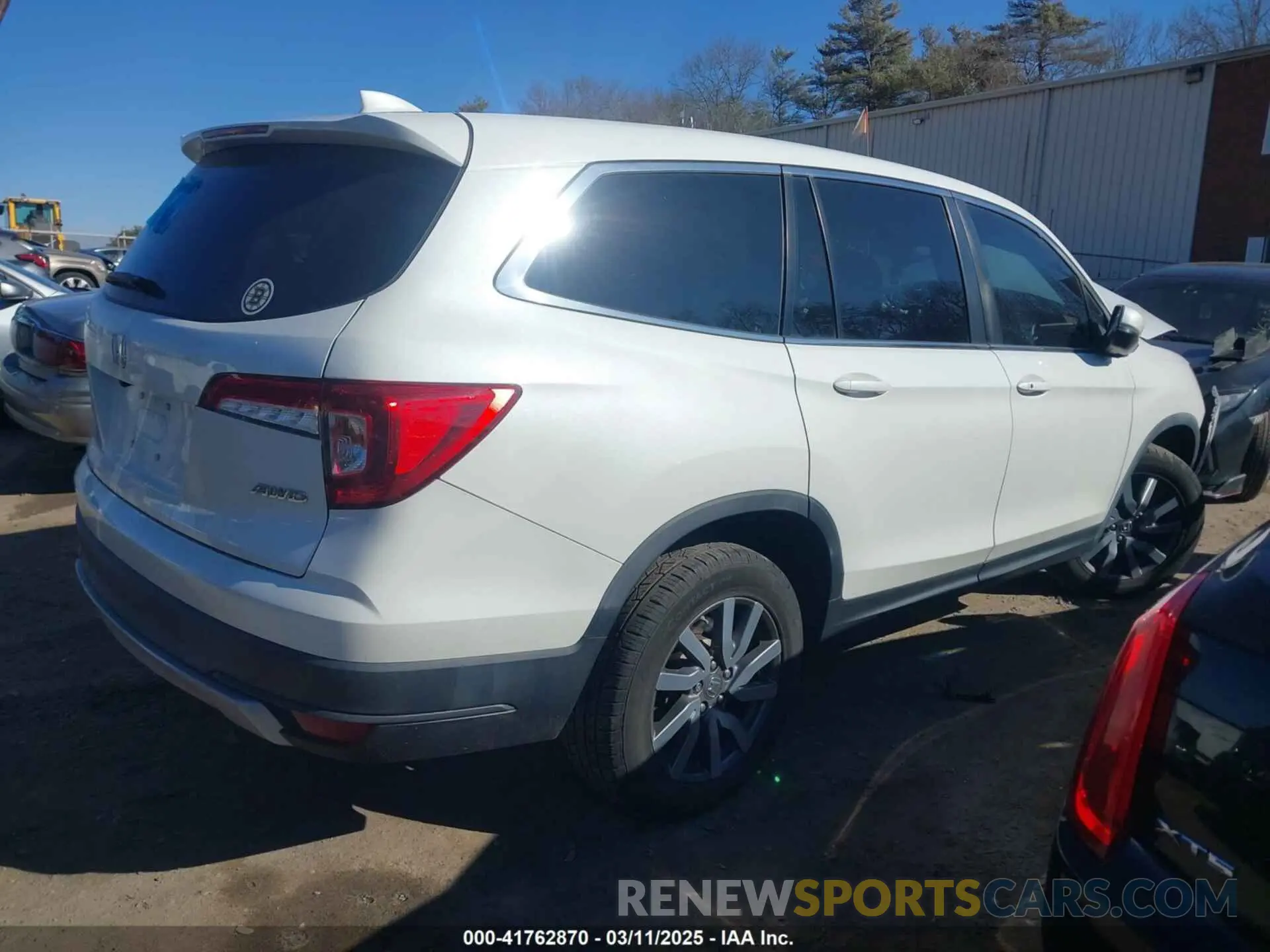 4 Photograph of a damaged car 5FNYF6H37LB050595 HONDA PILOT 2020