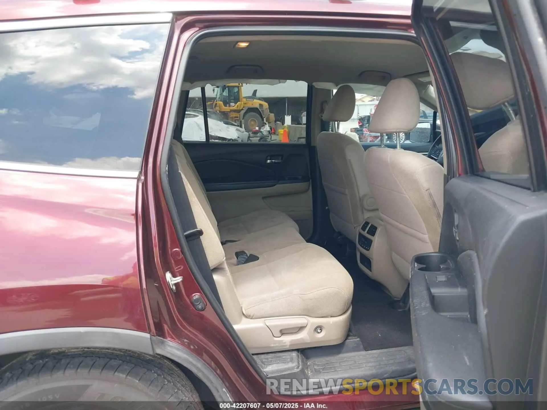8 Photograph of a damaged car 5FNYF6H3XLB019034 HONDA PILOT 2020