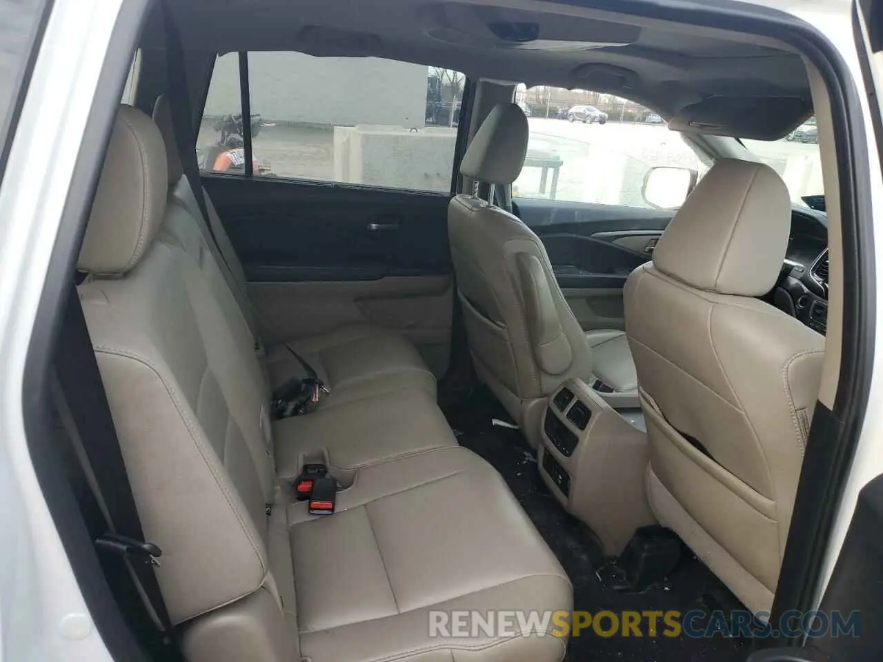 11 Photograph of a damaged car 5FNYF6H41LB011770 HONDA PILOT 2020