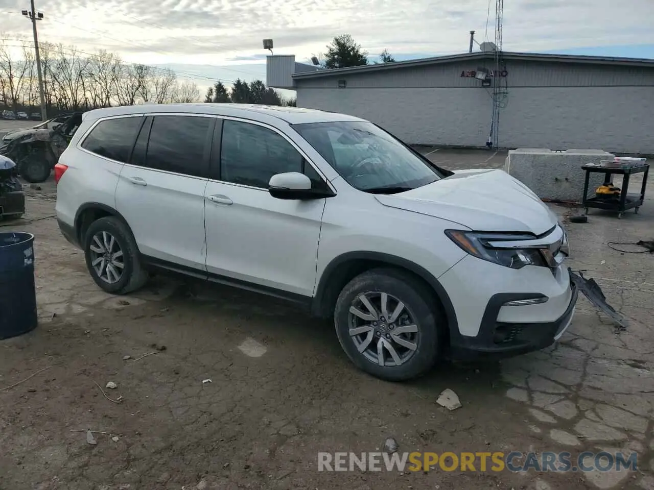 4 Photograph of a damaged car 5FNYF6H41LB011770 HONDA PILOT 2020