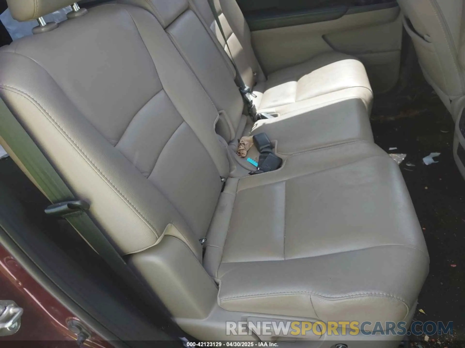 8 Photograph of a damaged car 5FNYF6H50LB028925 HONDA PILOT 2020