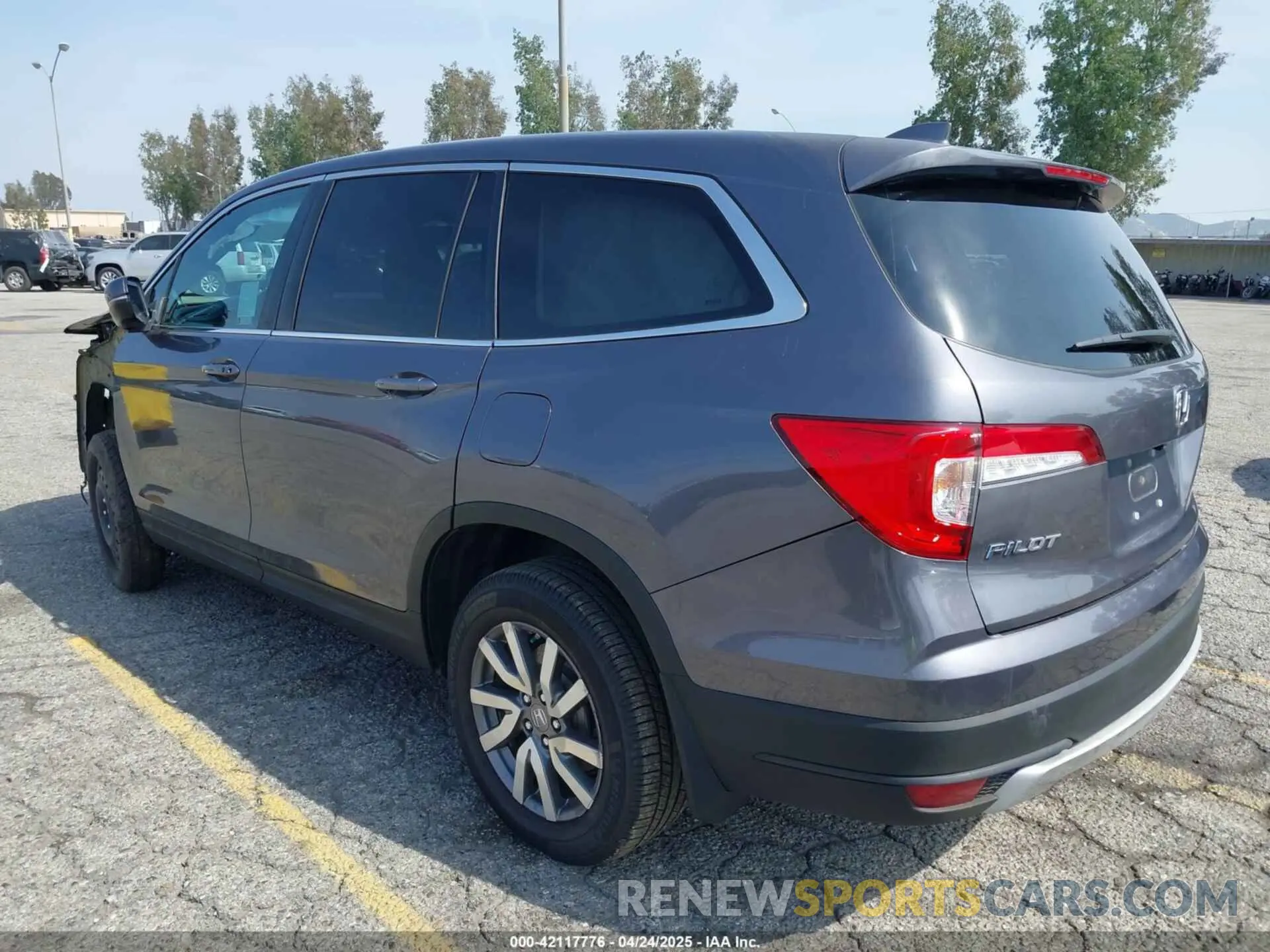 3 Photograph of a damaged car 5FNYF6H50LB047202 HONDA PILOT 2020