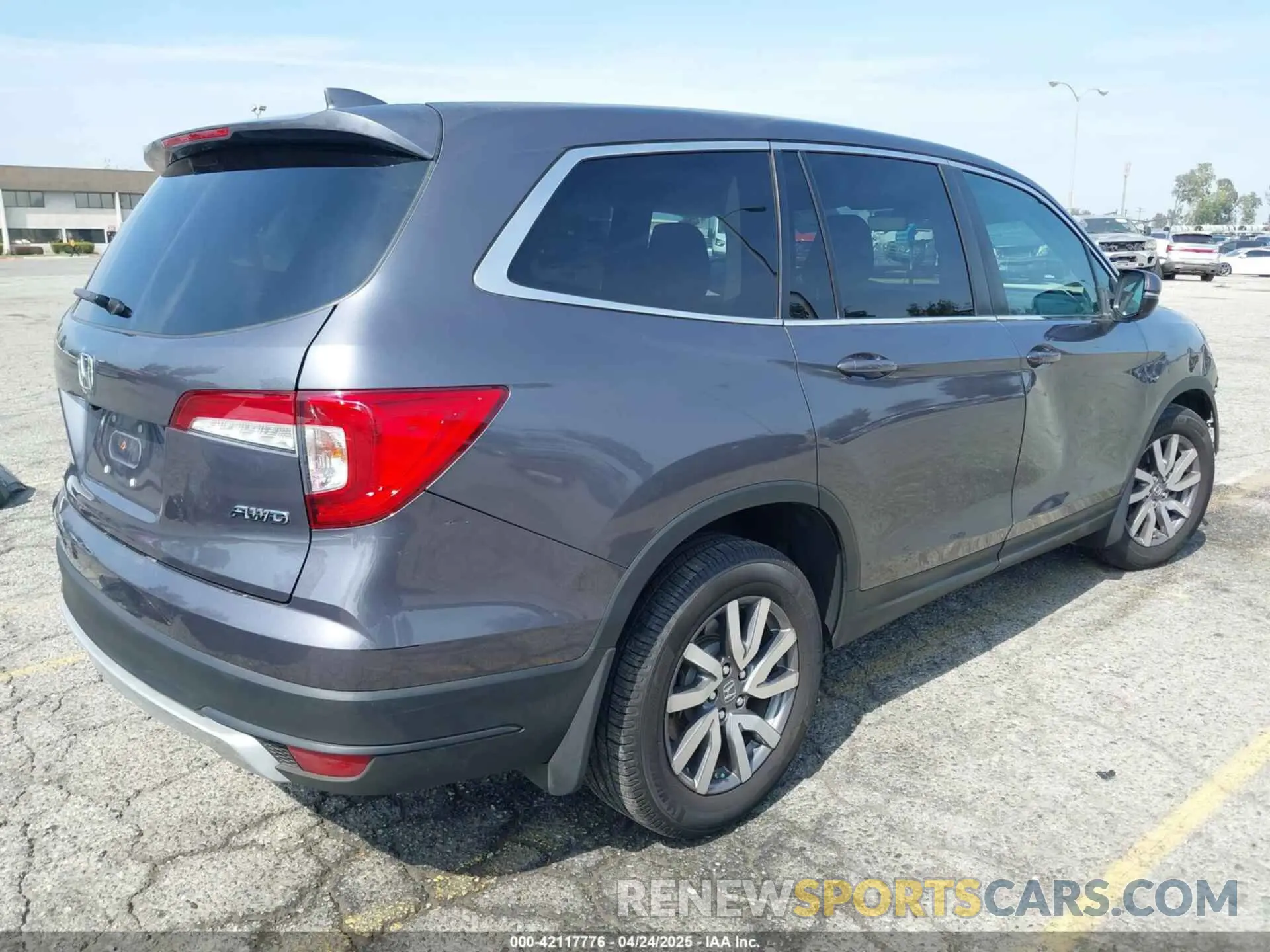 4 Photograph of a damaged car 5FNYF6H50LB047202 HONDA PILOT 2020
