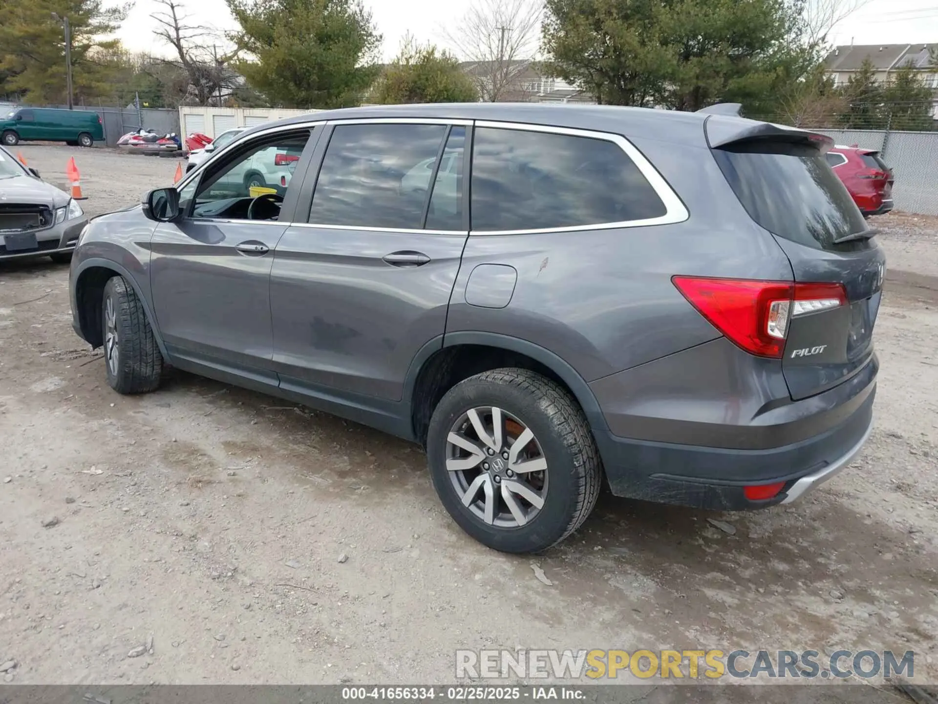 3 Photograph of a damaged car 5FNYF6H51LB048889 HONDA PILOT 2020