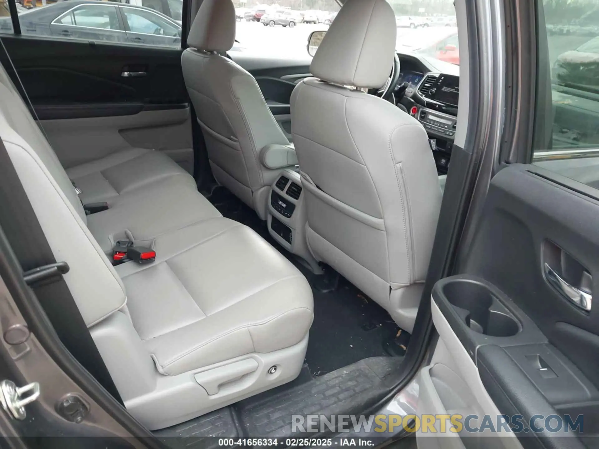 8 Photograph of a damaged car 5FNYF6H51LB048889 HONDA PILOT 2020