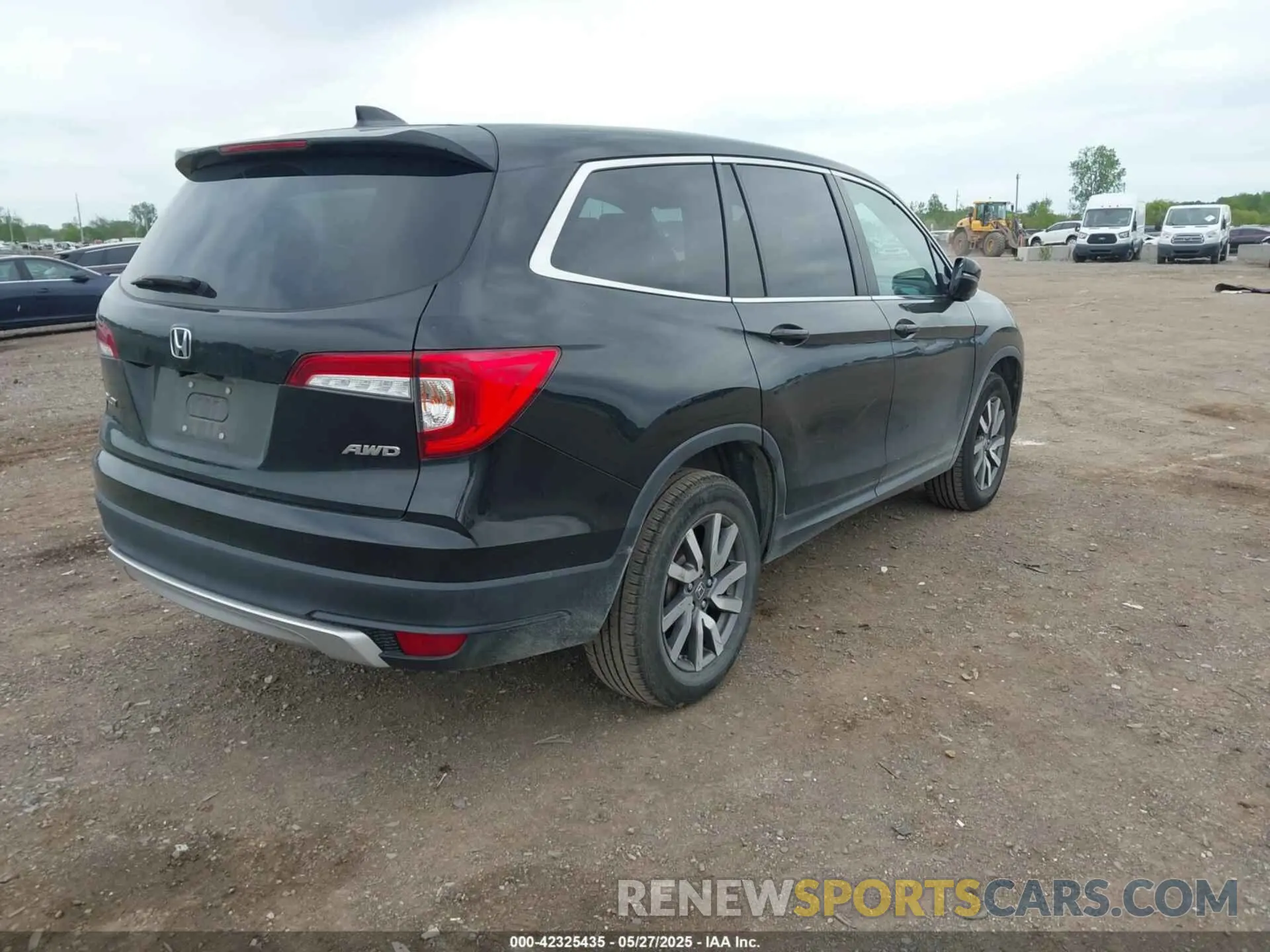 4 Photograph of a damaged car 5FNYF6H51LB058628 HONDA PILOT 2020