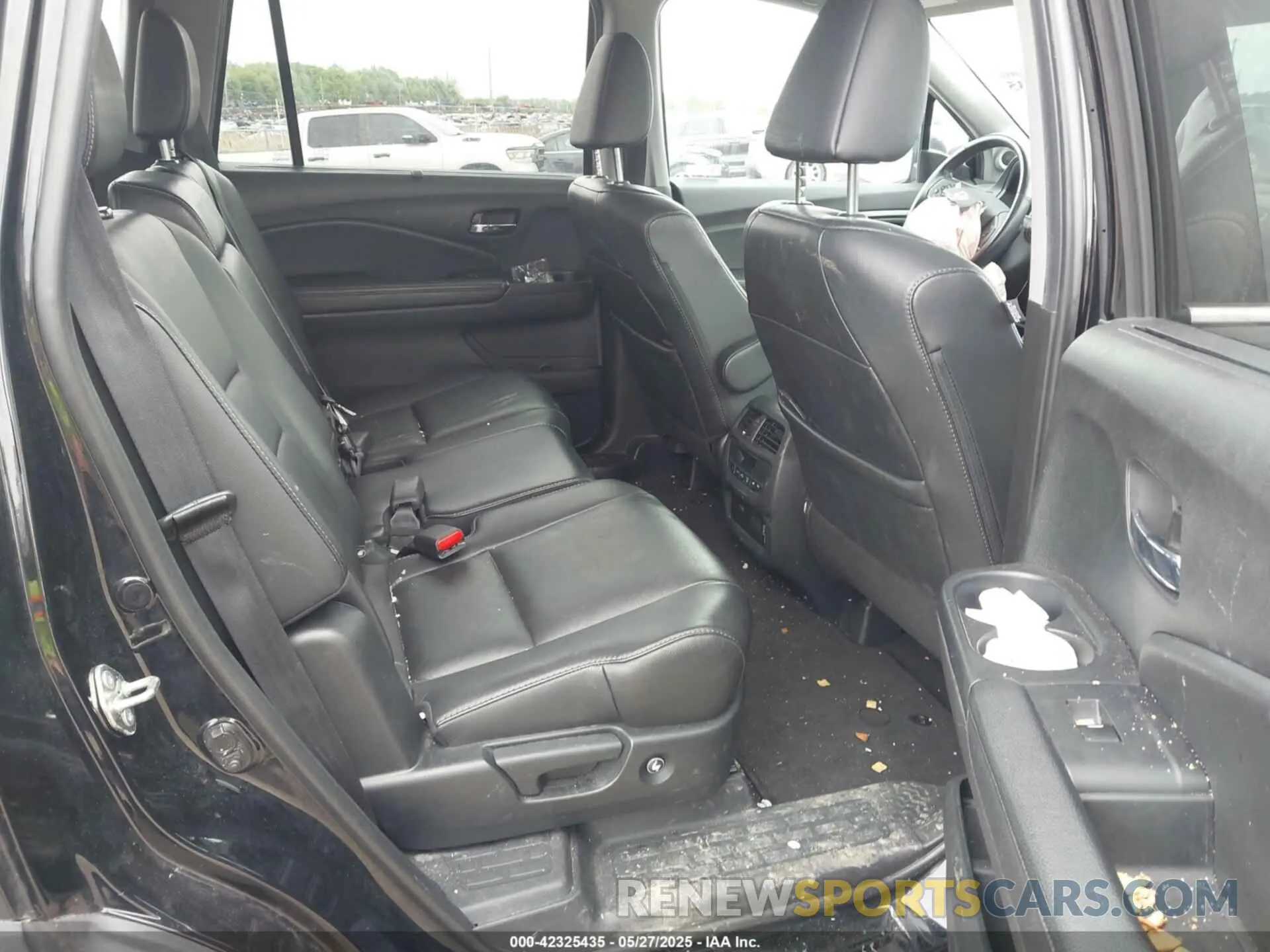 8 Photograph of a damaged car 5FNYF6H51LB058628 HONDA PILOT 2020