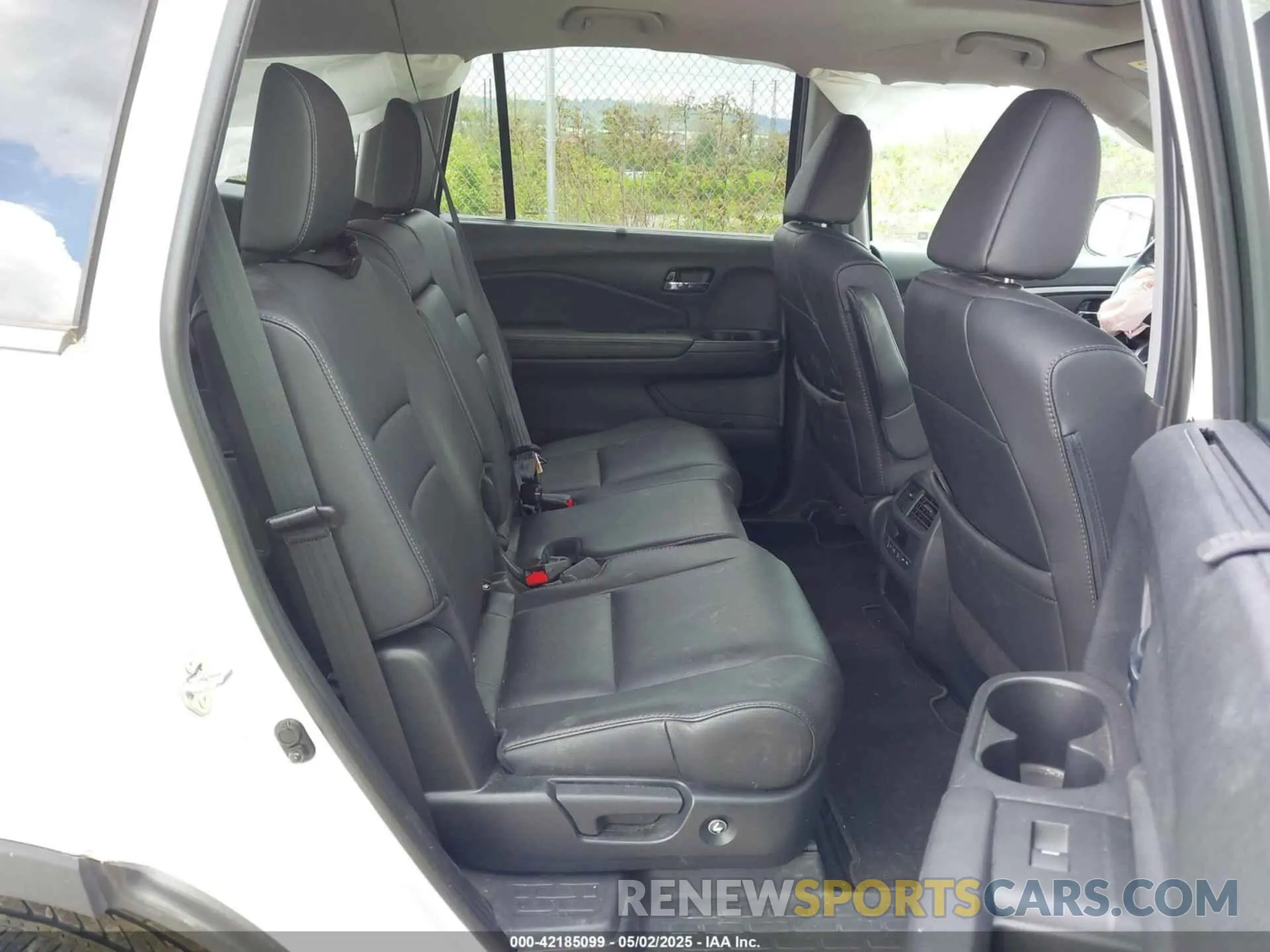 8 Photograph of a damaged car 5FNYF6H51LB066728 HONDA PILOT 2020