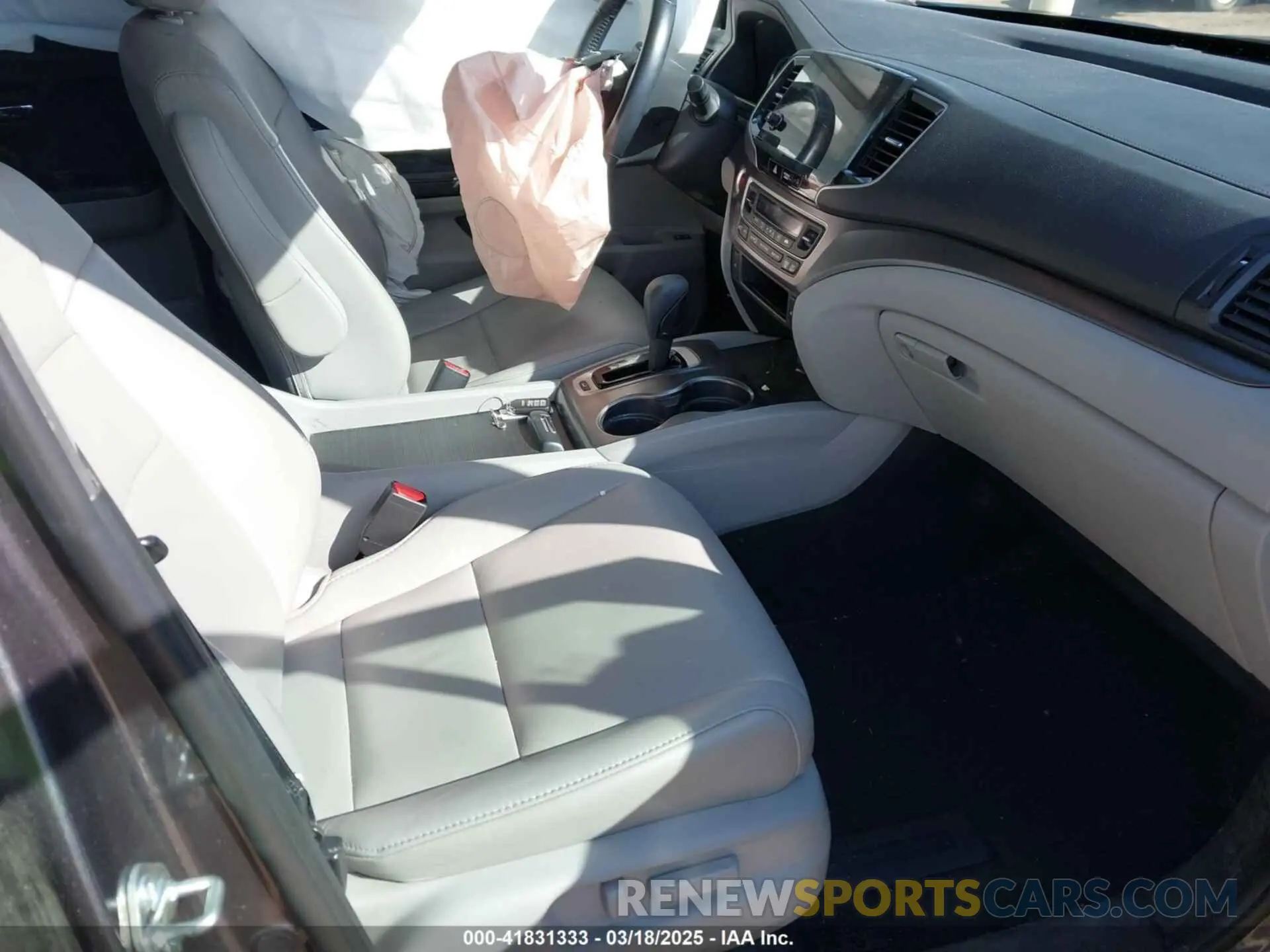 5 Photograph of a damaged car 5FNYF6H52LB039456 HONDA PILOT 2020