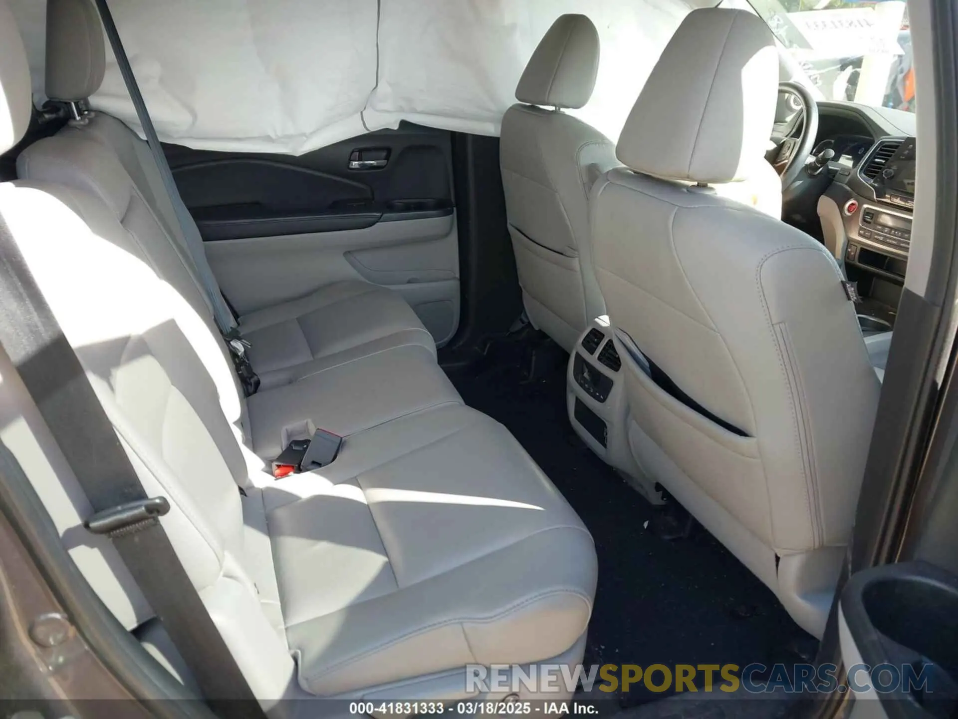 8 Photograph of a damaged car 5FNYF6H52LB039456 HONDA PILOT 2020