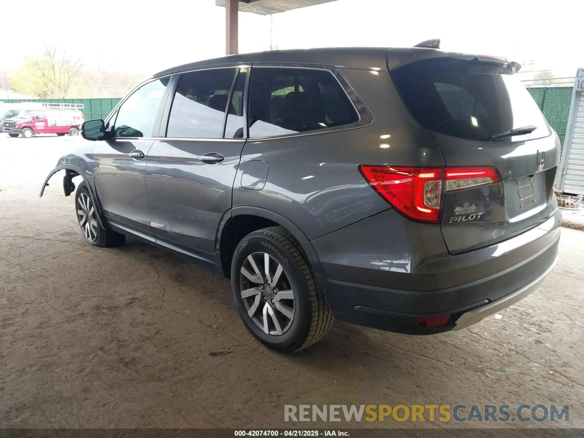 3 Photograph of a damaged car 5FNYF6H52LB048870 HONDA PILOT 2020