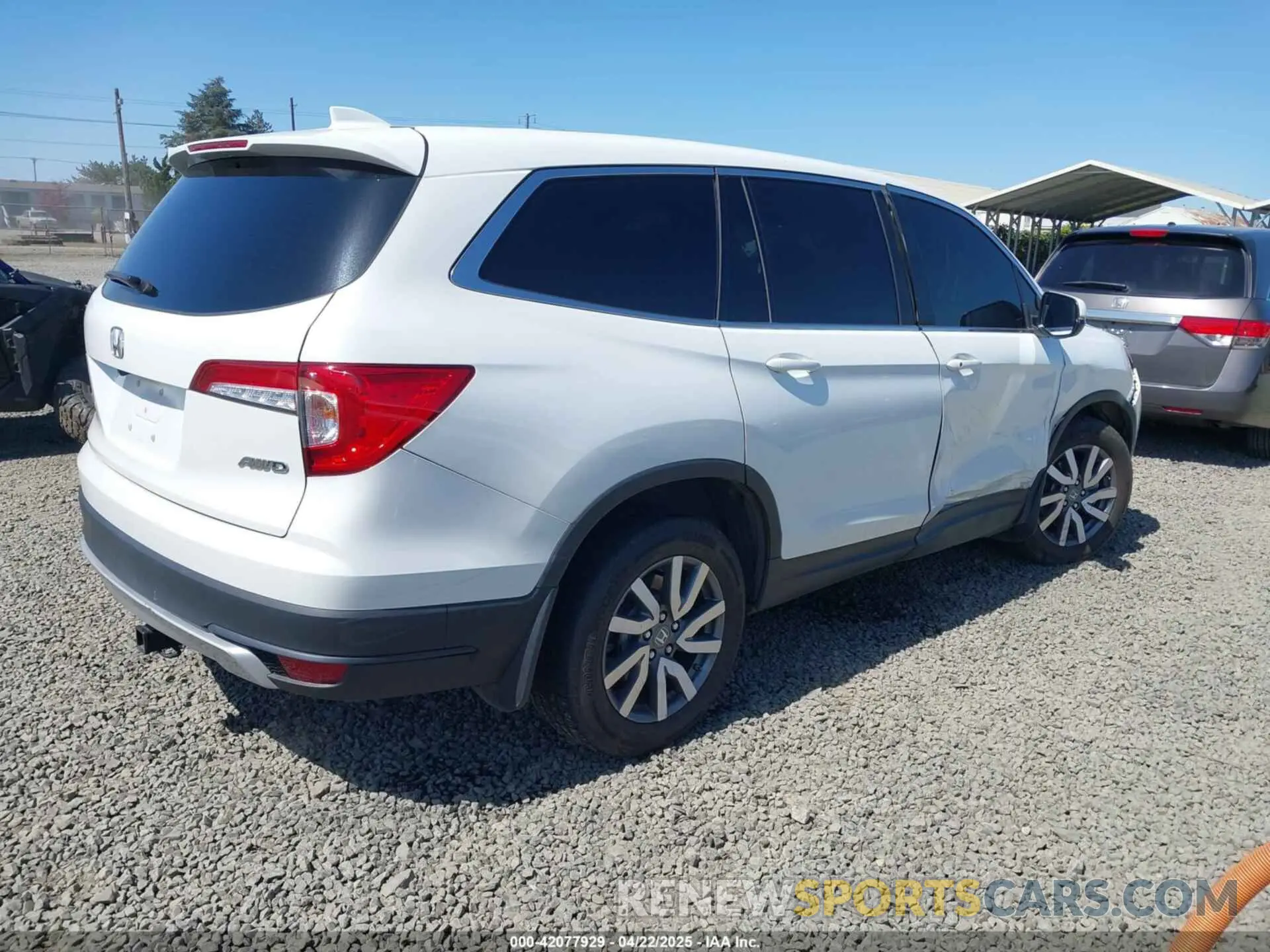 4 Photograph of a damaged car 5FNYF6H53LB028370 HONDA PILOT 2020