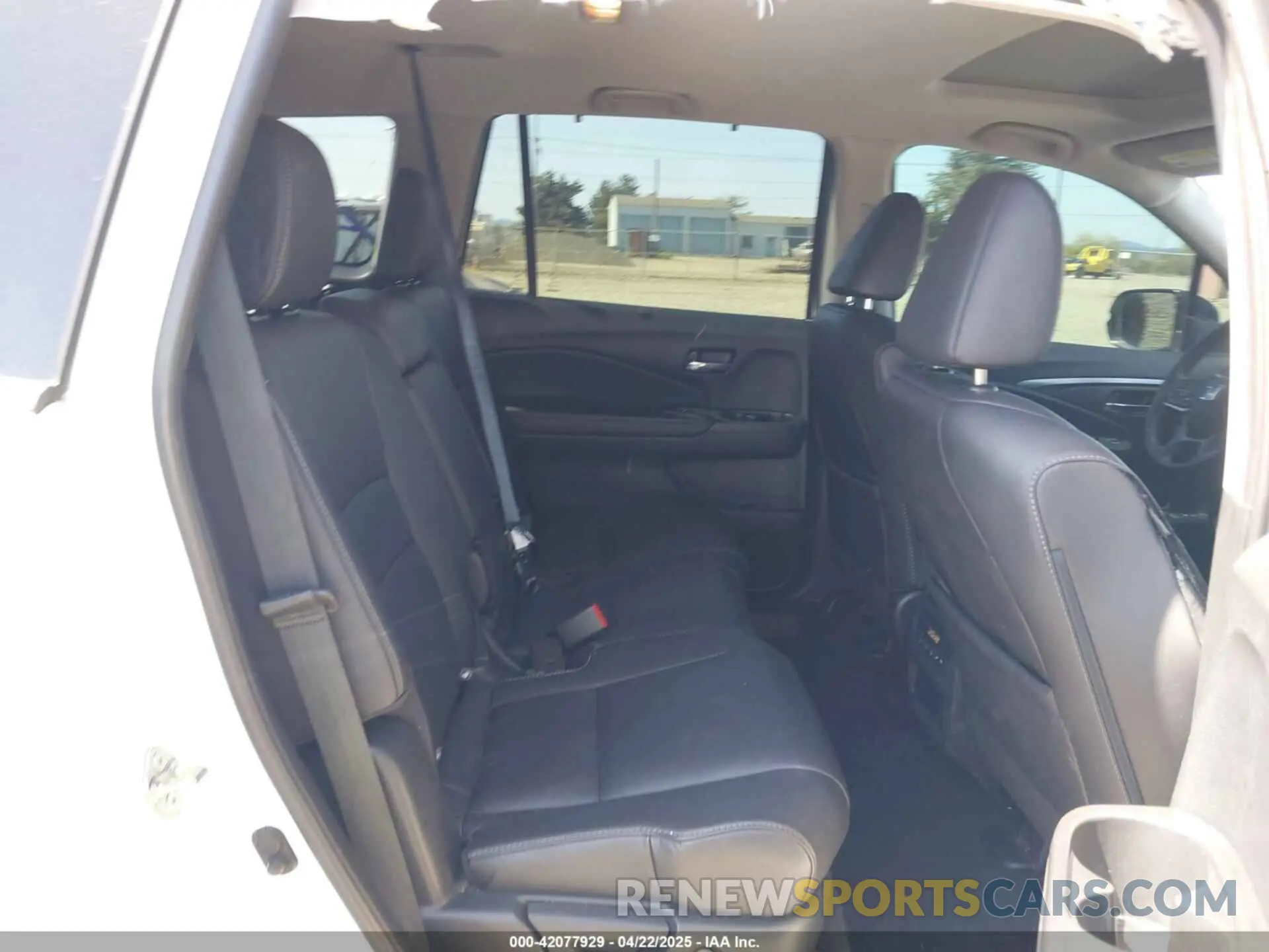 8 Photograph of a damaged car 5FNYF6H53LB028370 HONDA PILOT 2020