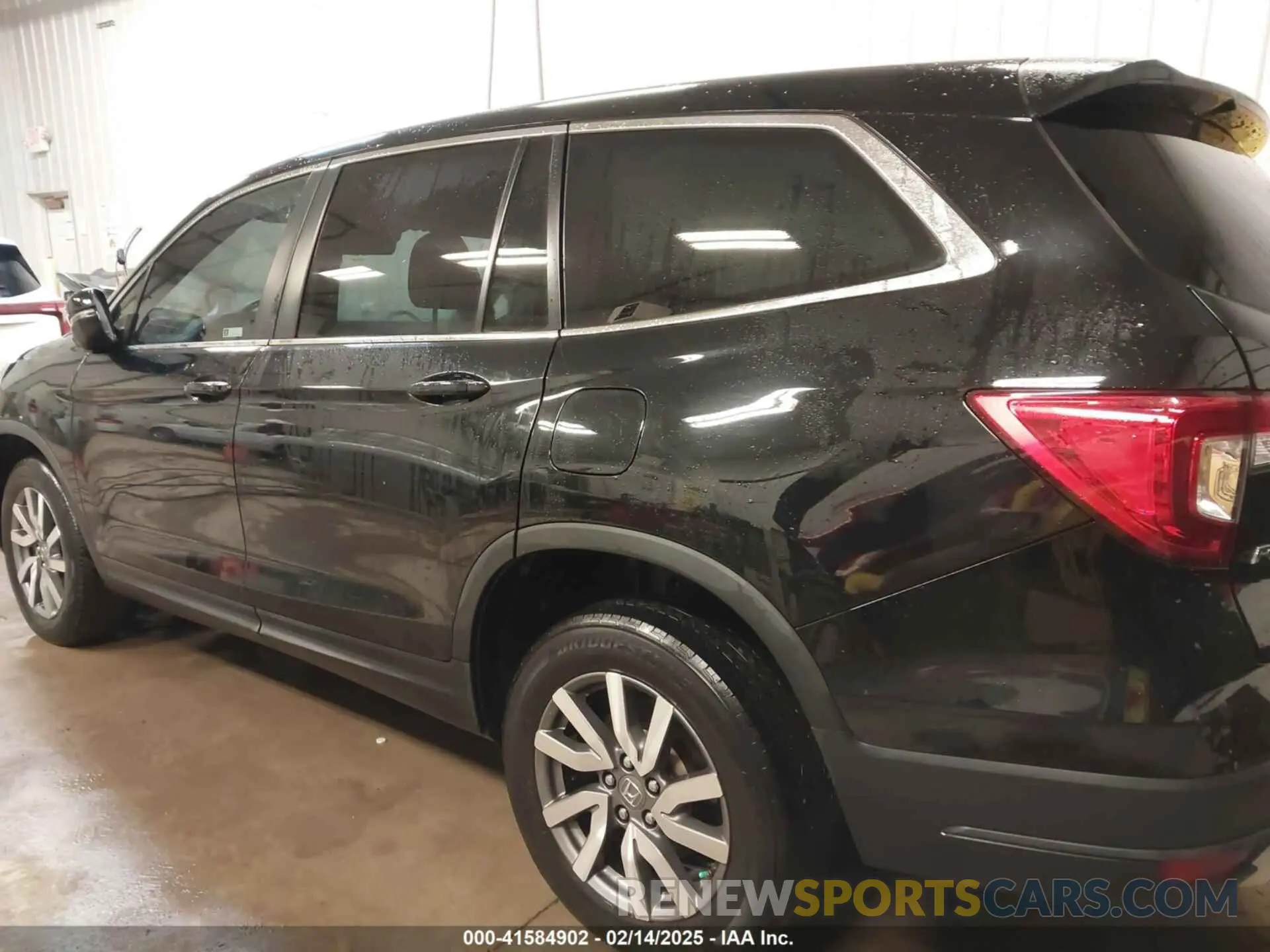 14 Photograph of a damaged car 5FNYF6H55LB003048 HONDA PILOT 2020