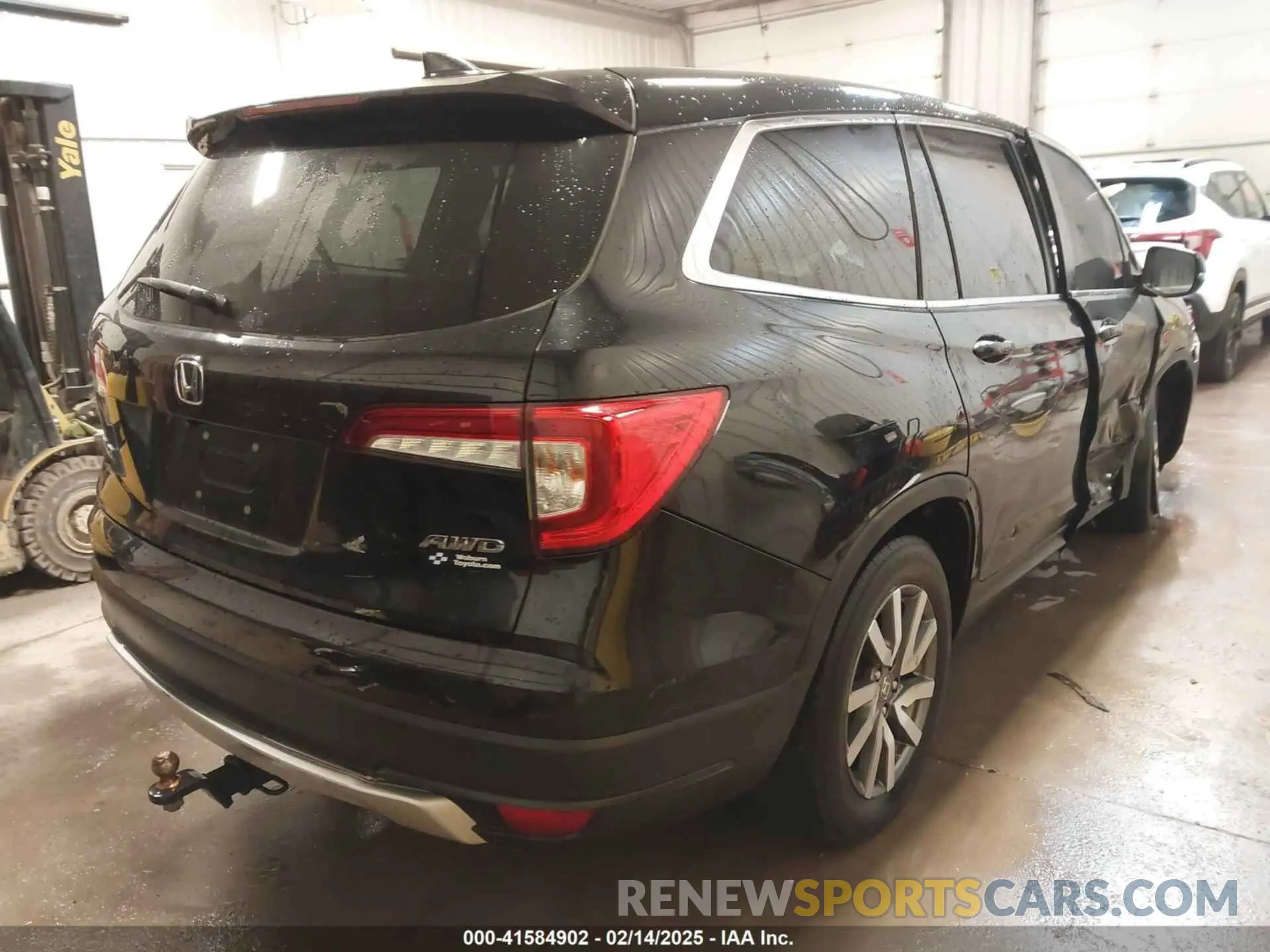 4 Photograph of a damaged car 5FNYF6H55LB003048 HONDA PILOT 2020