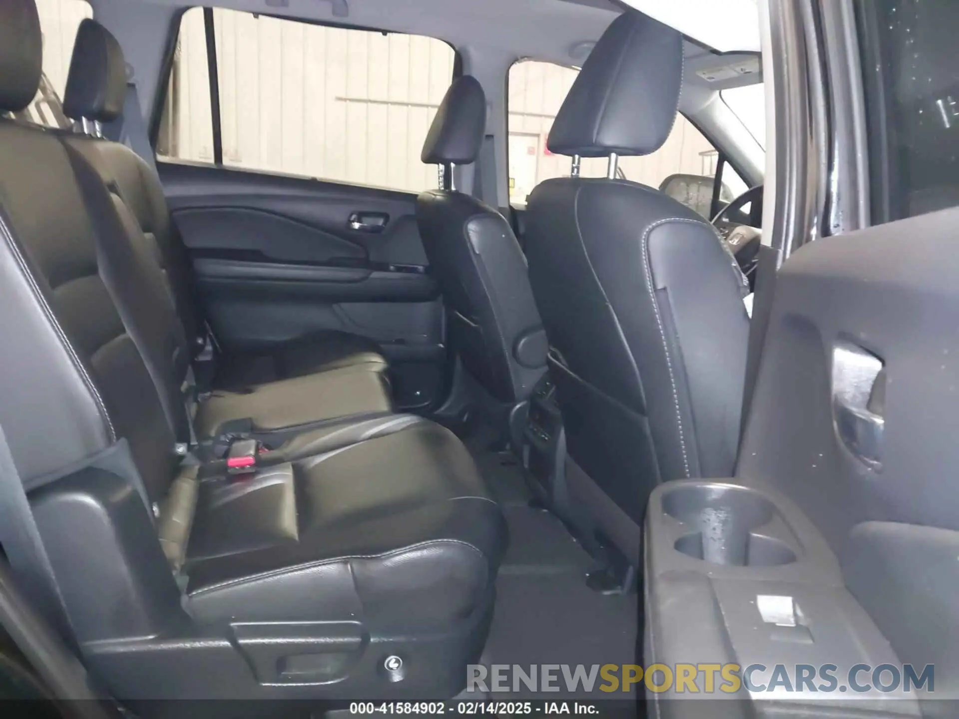 8 Photograph of a damaged car 5FNYF6H55LB003048 HONDA PILOT 2020