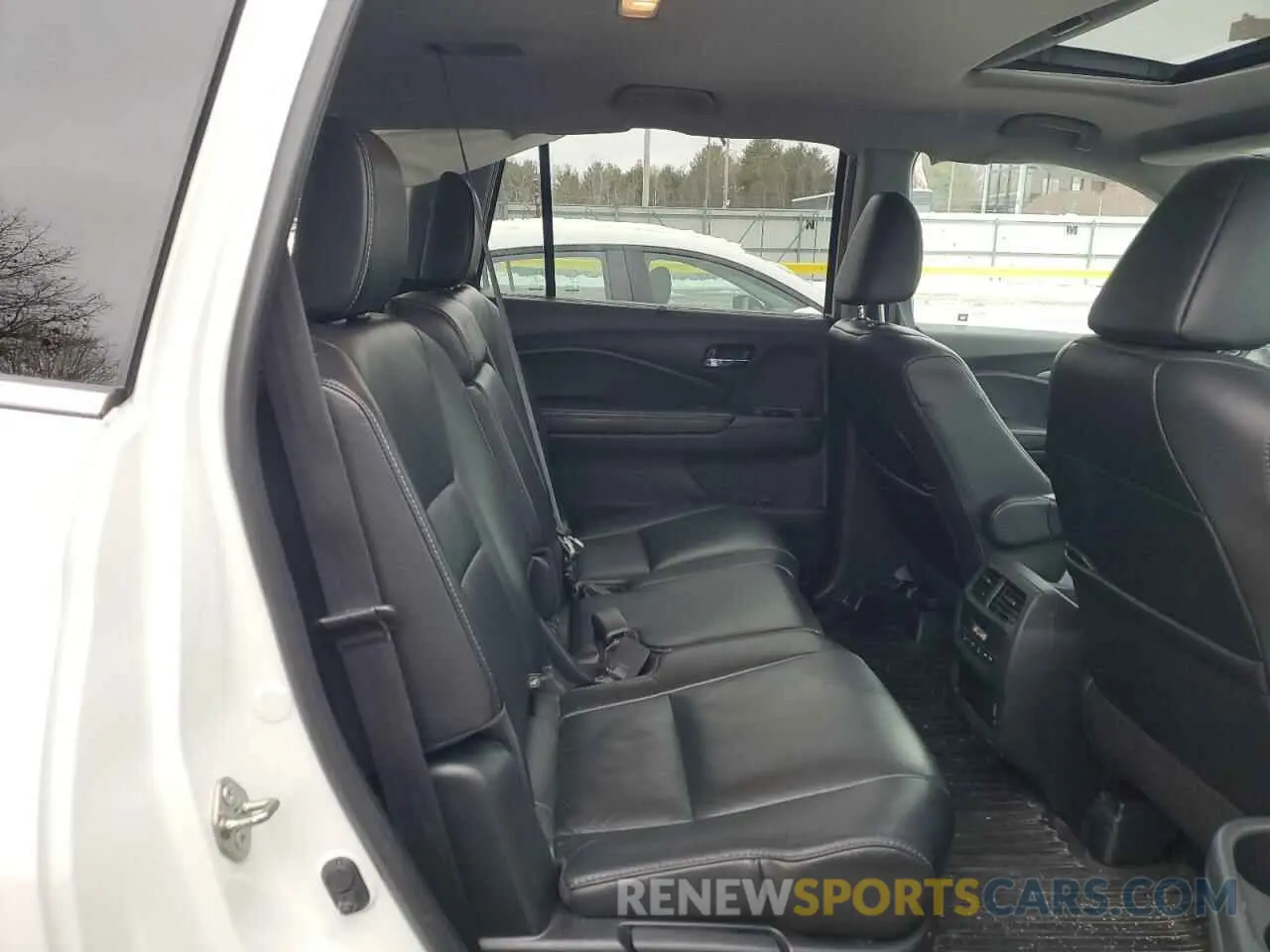 11 Photograph of a damaged car 5FNYF6H55LB067350 HONDA PILOT 2020