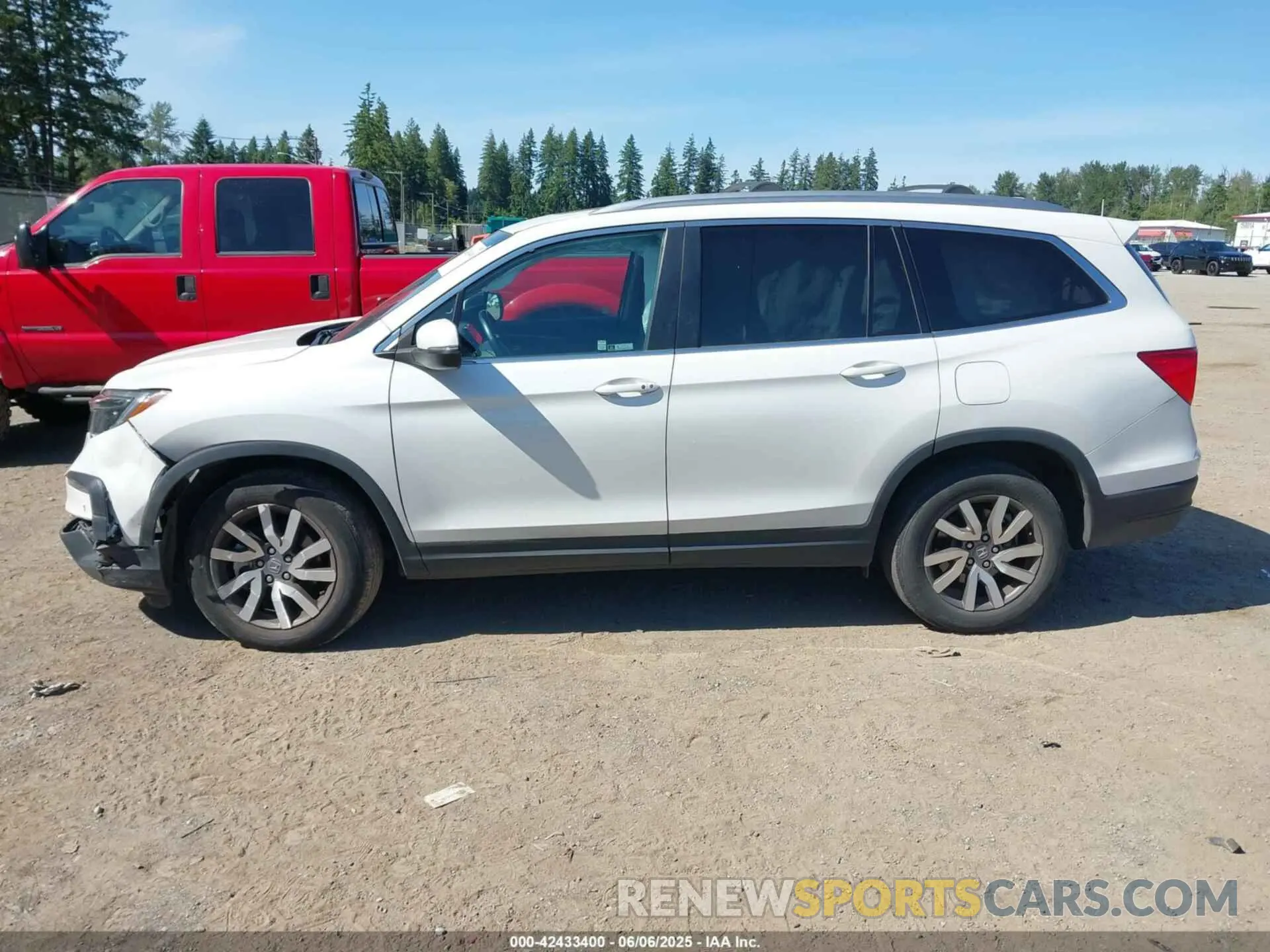 14 Photograph of a damaged car 5FNYF6H56LB010316 HONDA PILOT 2020