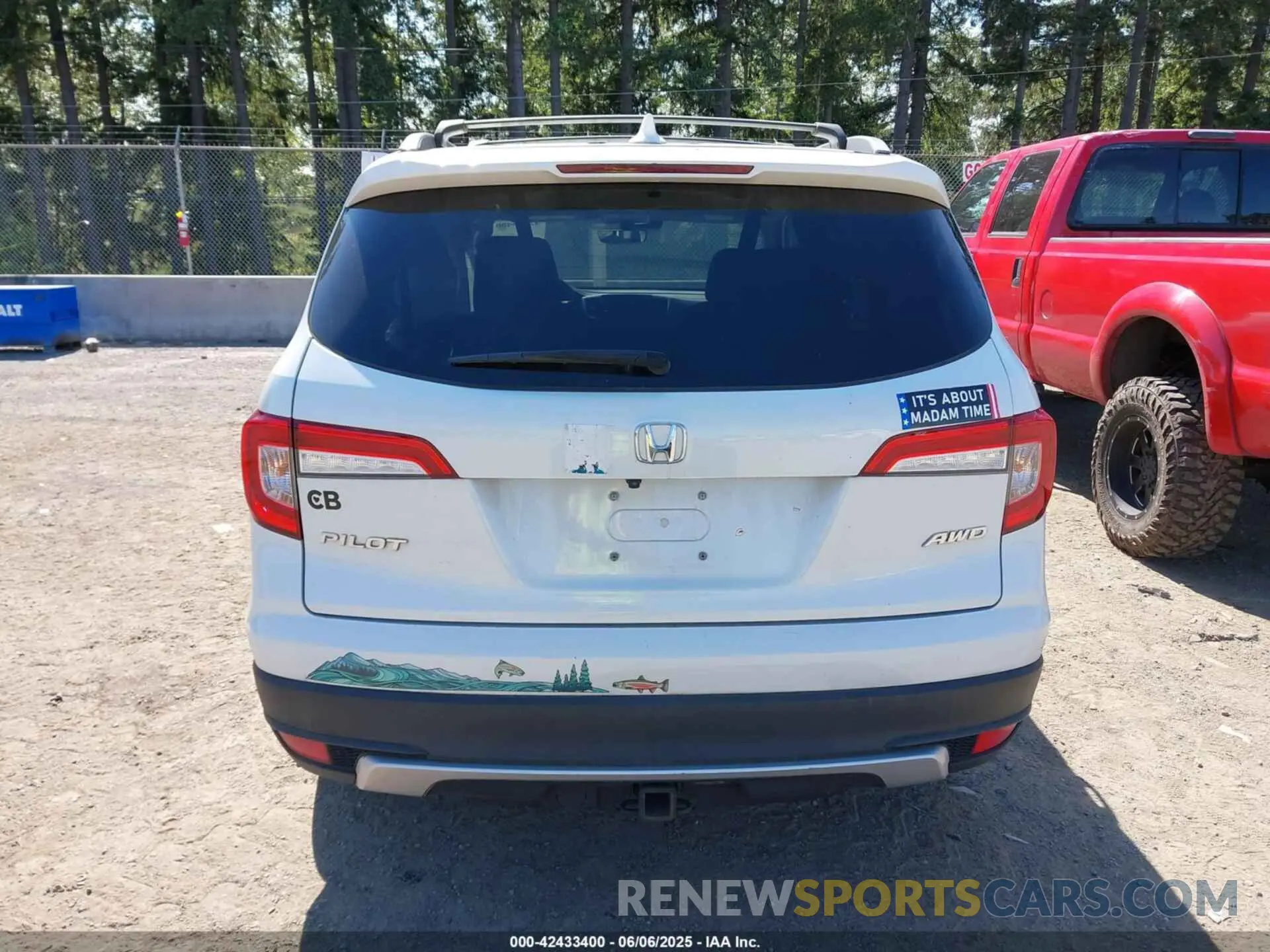 16 Photograph of a damaged car 5FNYF6H56LB010316 HONDA PILOT 2020