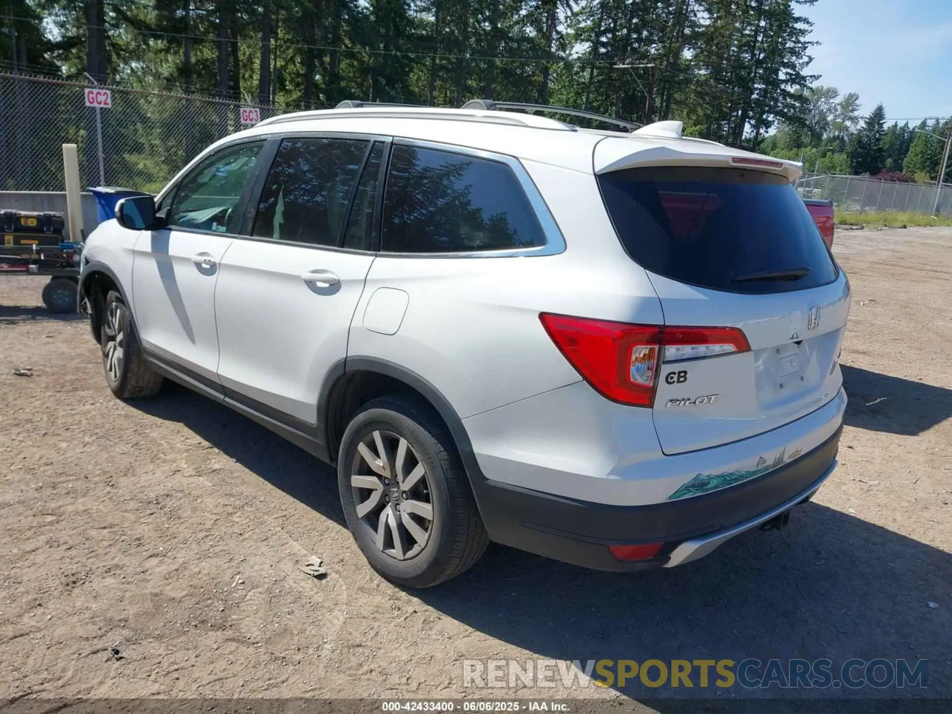 3 Photograph of a damaged car 5FNYF6H56LB010316 HONDA PILOT 2020
