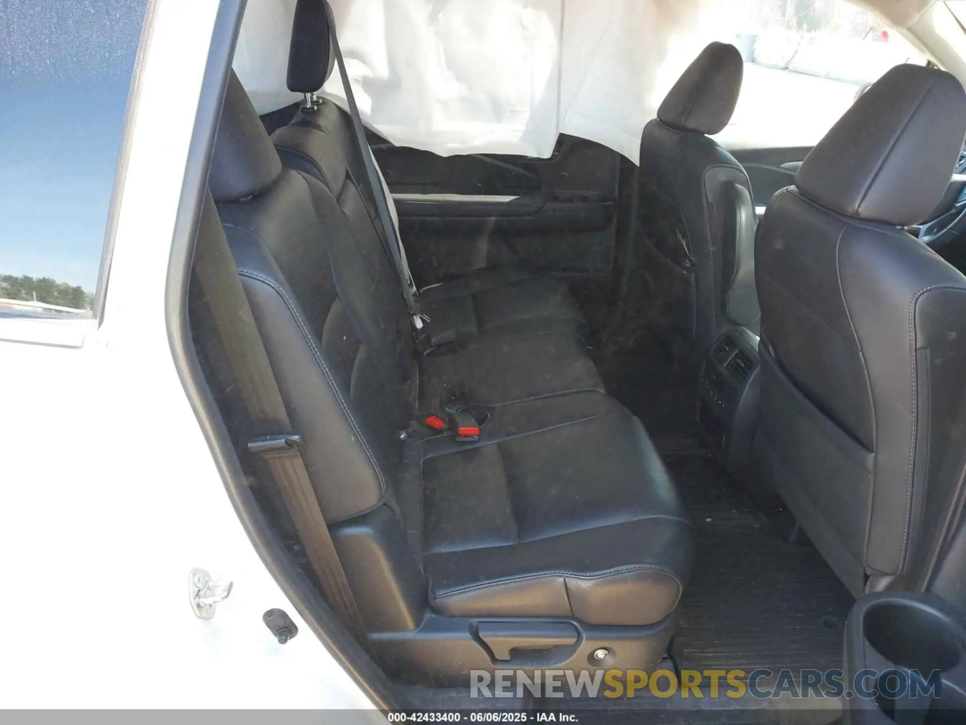 8 Photograph of a damaged car 5FNYF6H56LB010316 HONDA PILOT 2020