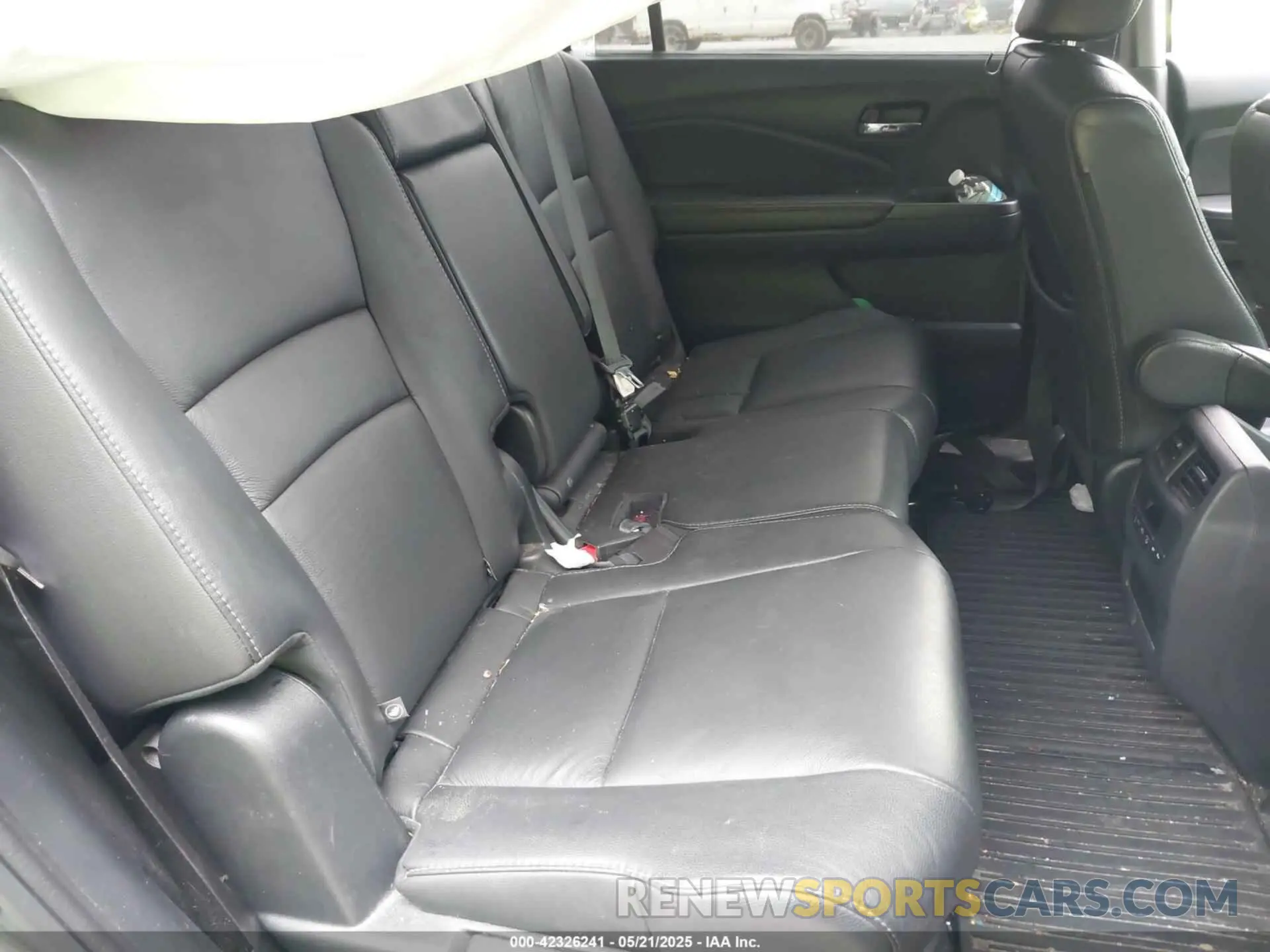 8 Photograph of a damaged car 5FNYF6H56LB044126 HONDA PILOT 2020