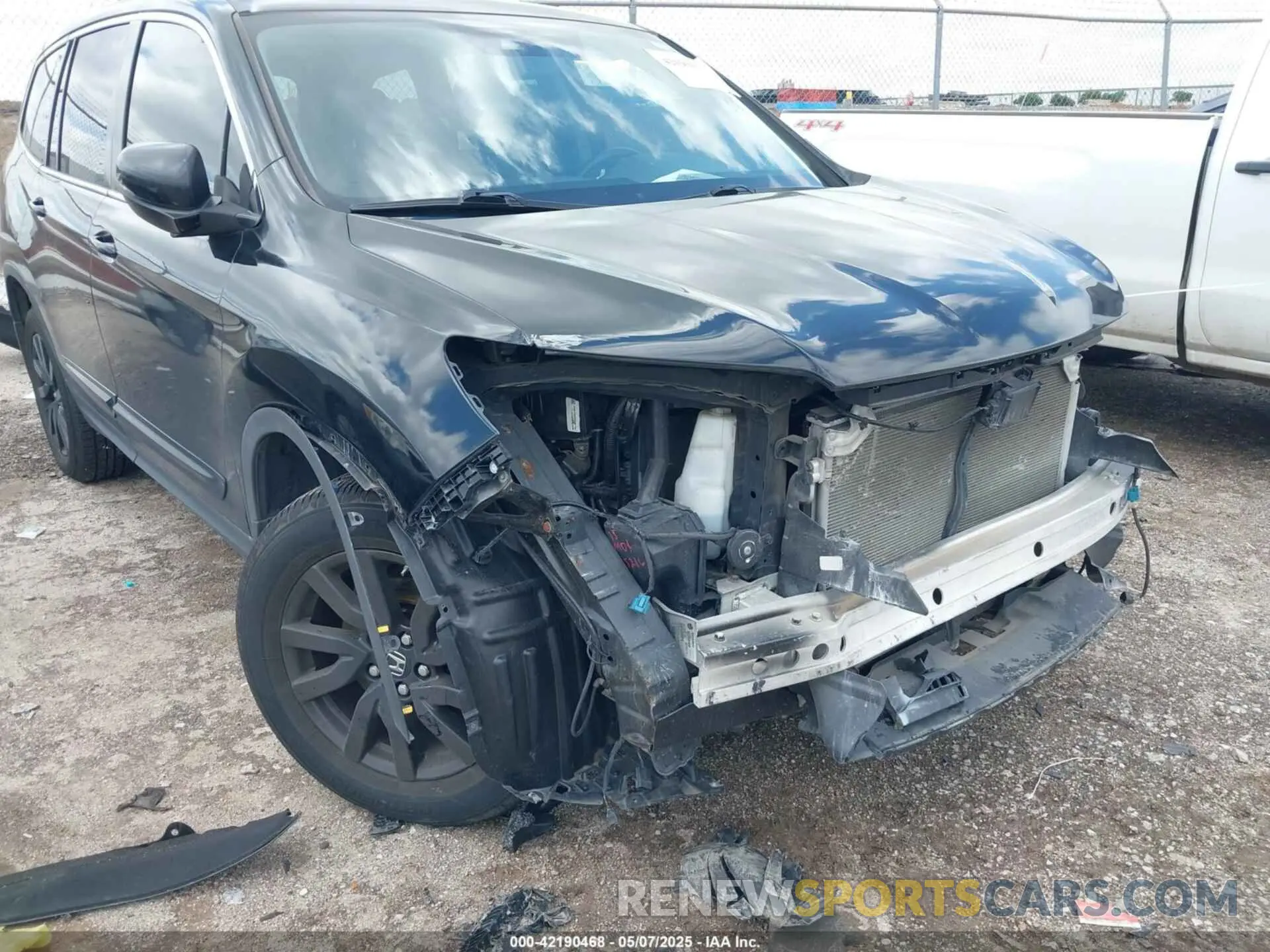 17 Photograph of a damaged car 5FNYF6H56LB067390 HONDA PILOT 2020