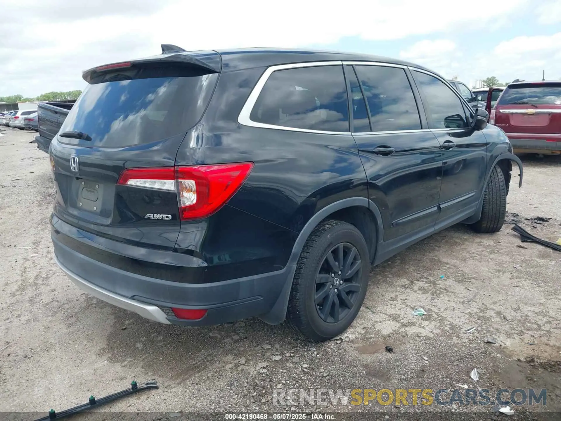 4 Photograph of a damaged car 5FNYF6H56LB067390 HONDA PILOT 2020