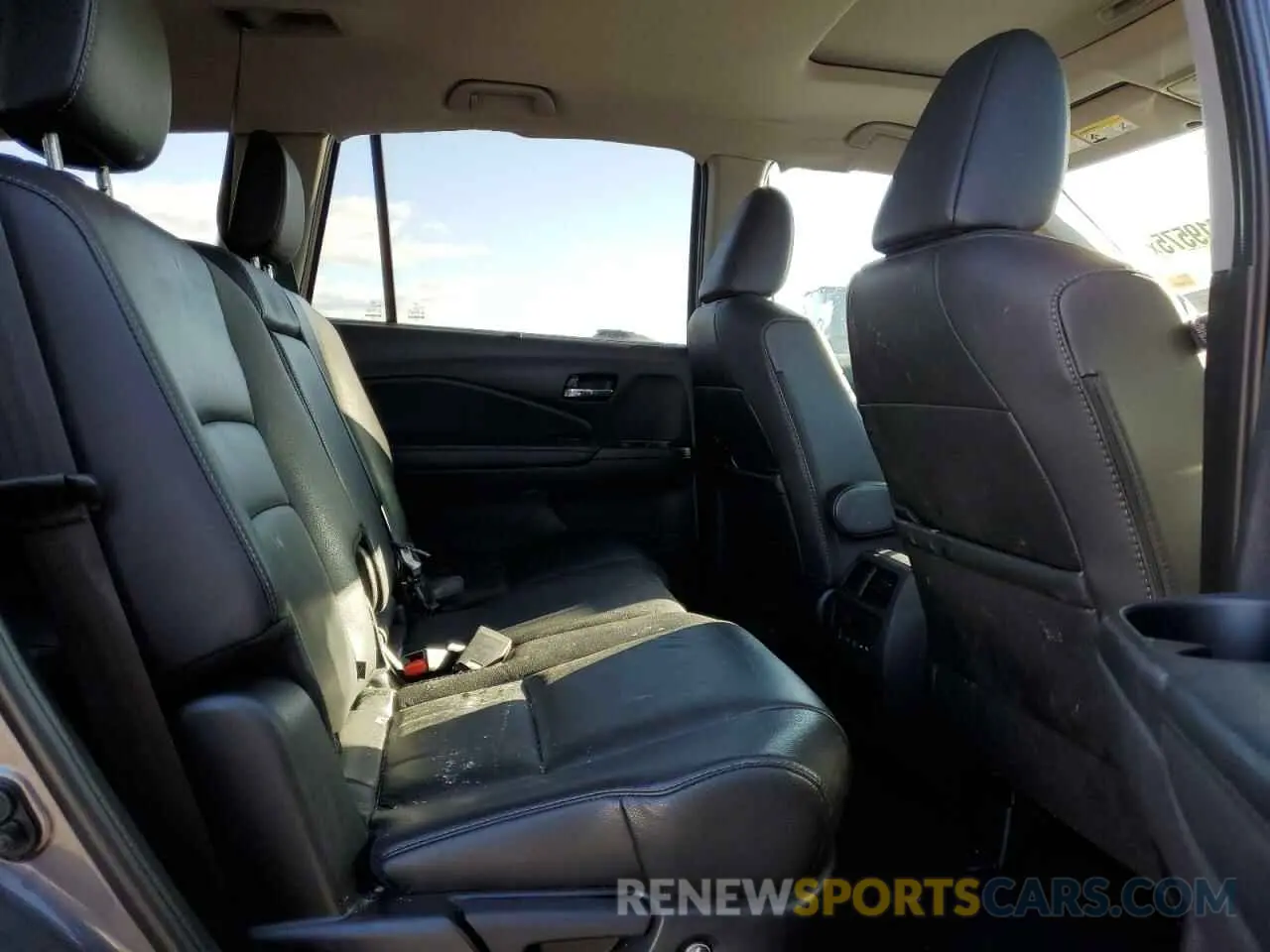 11 Photograph of a damaged car 5FNYF6H57LB007408 HONDA PILOT 2020