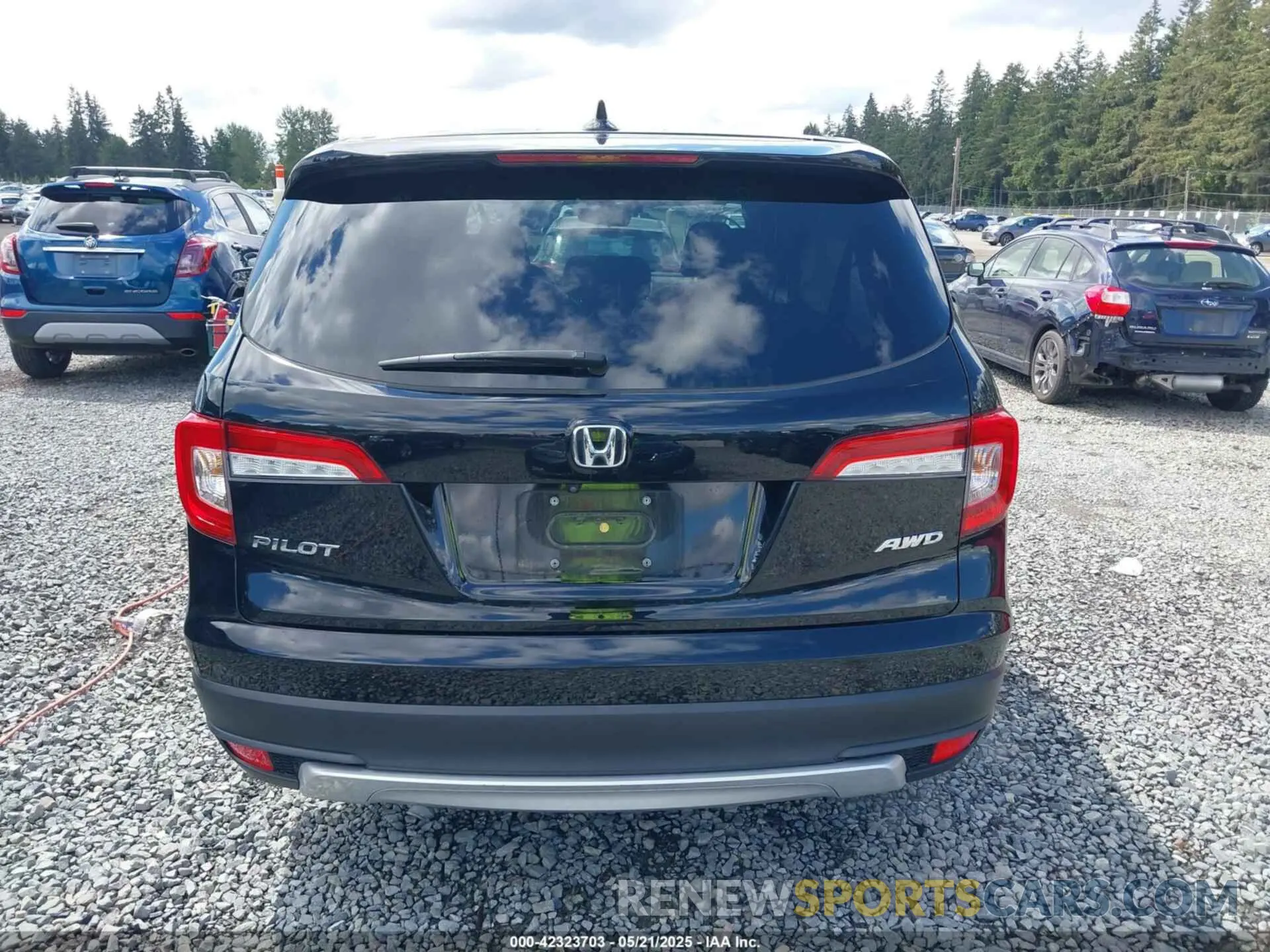 17 Photograph of a damaged car 5FNYF6H57LB009398 HONDA PILOT 2020