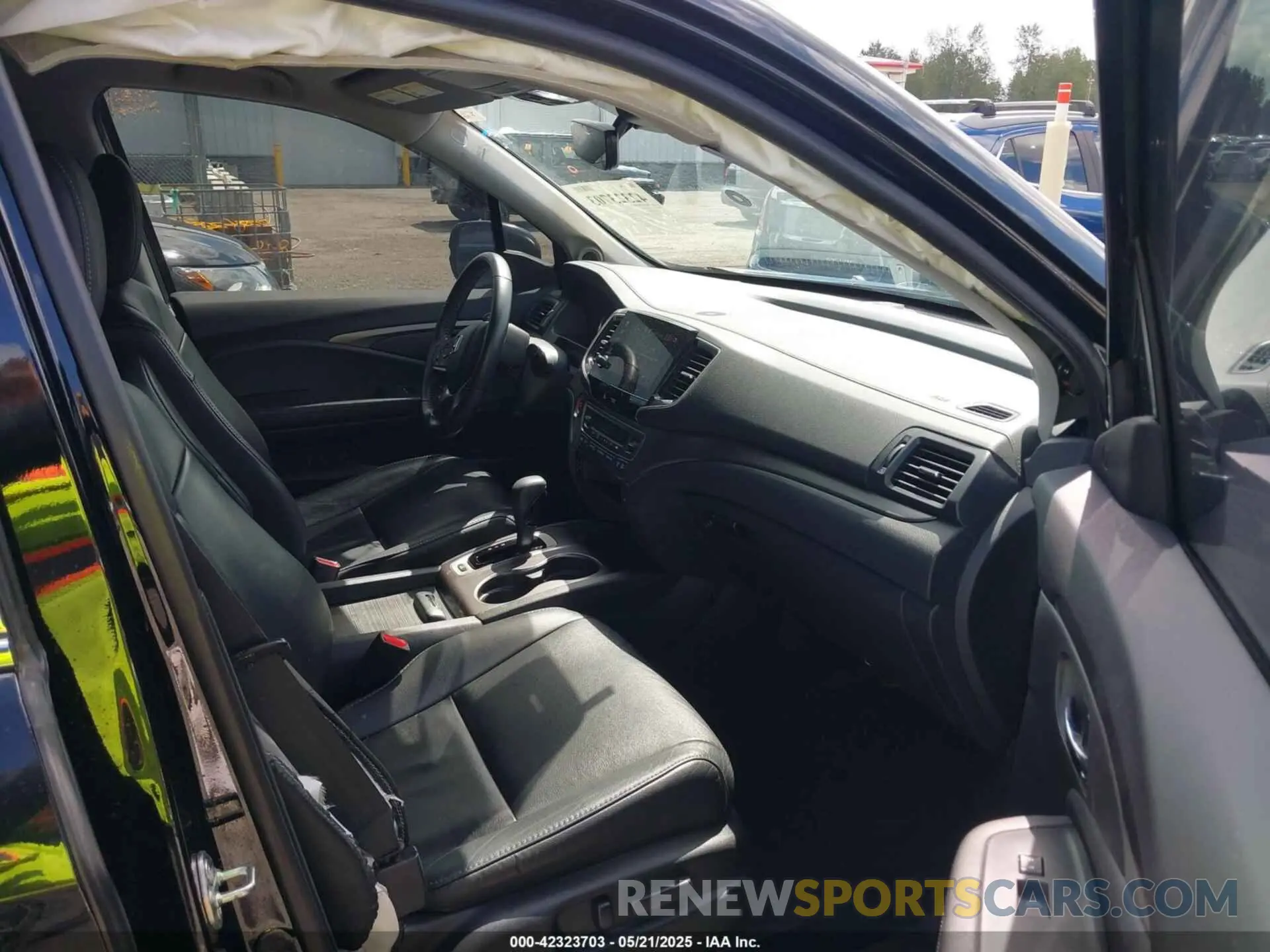 5 Photograph of a damaged car 5FNYF6H57LB009398 HONDA PILOT 2020