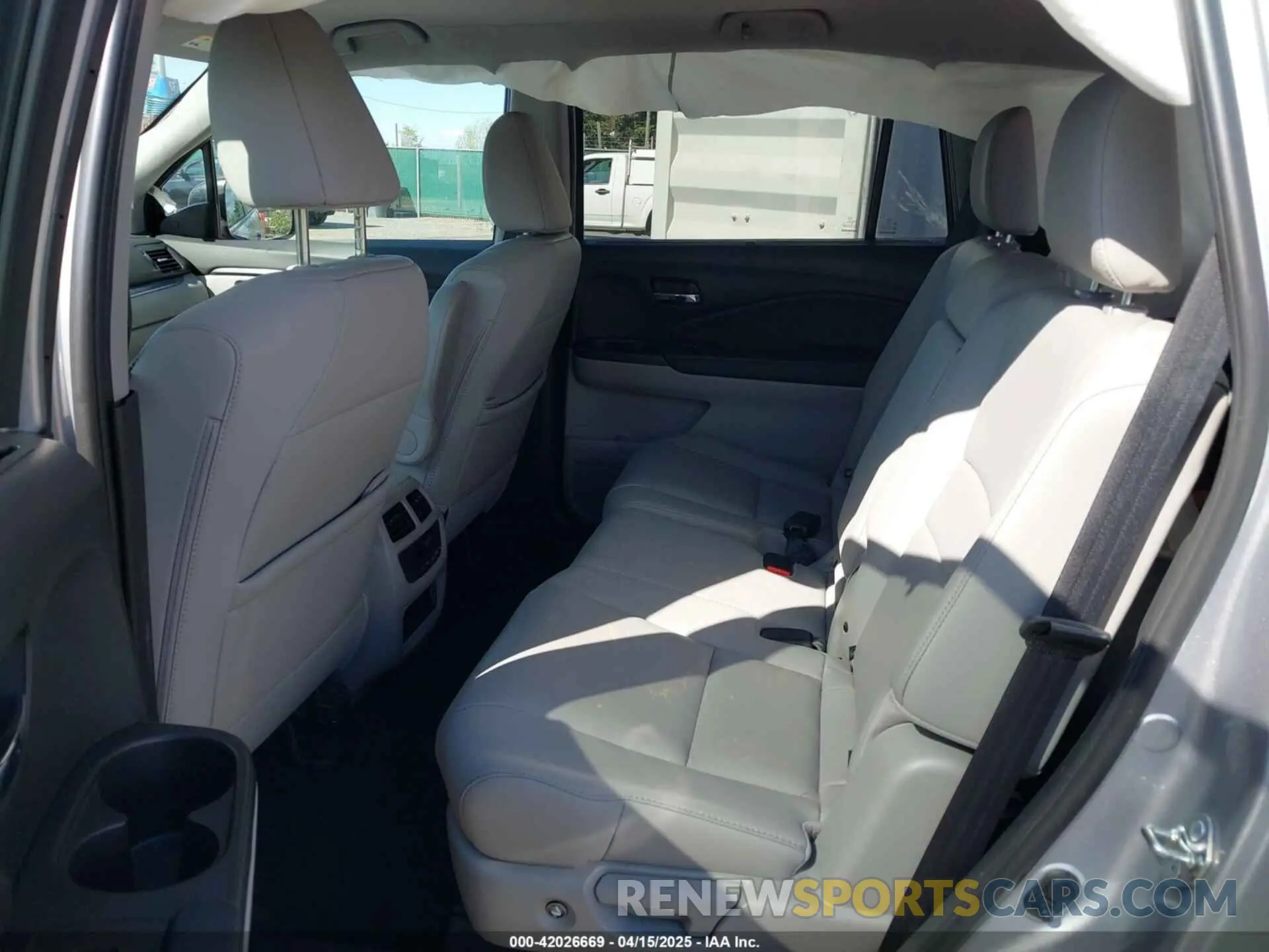 8 Photograph of a damaged car 5FNYF6H57LB059699 HONDA PILOT 2020