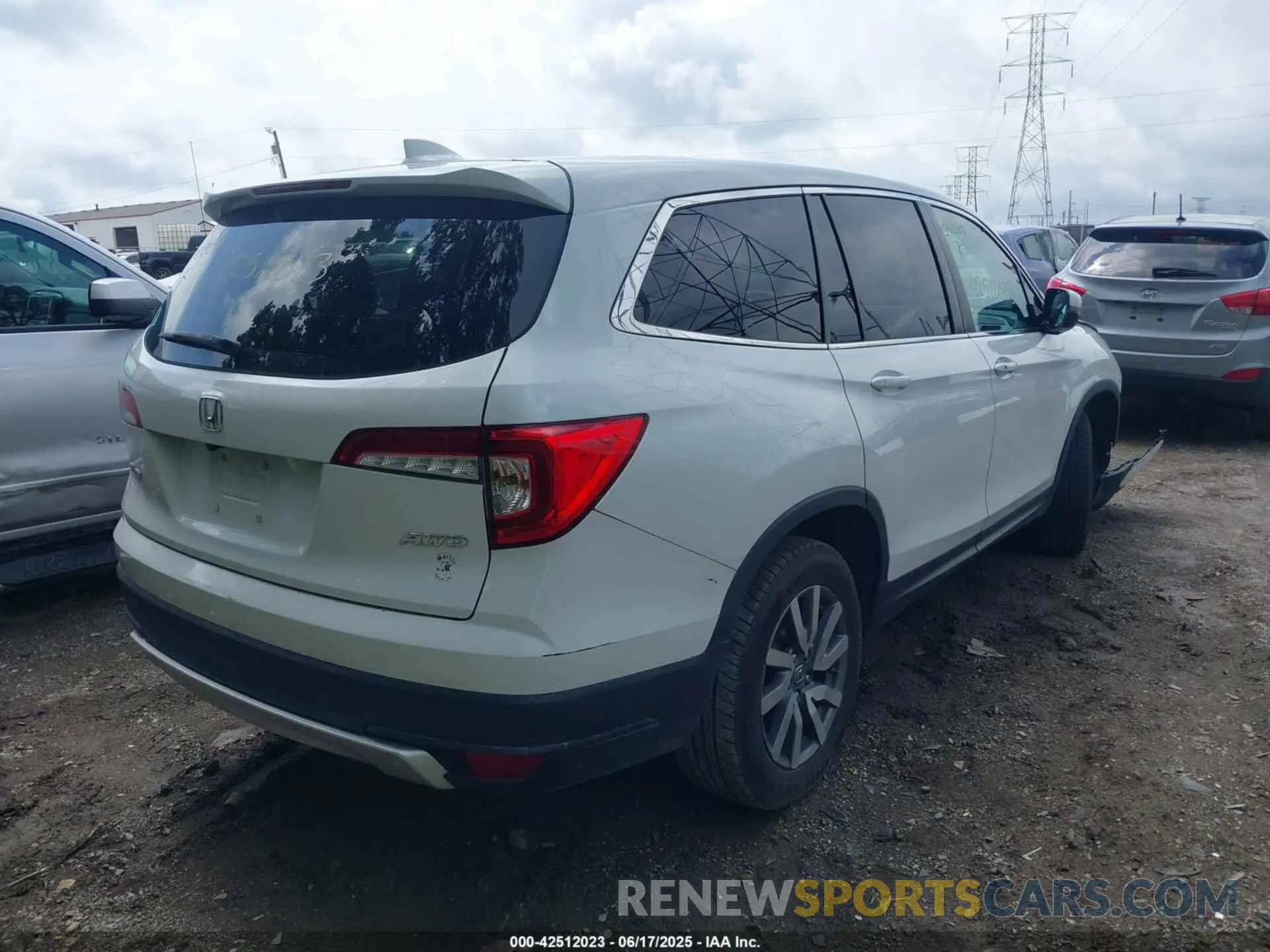 4 Photograph of a damaged car 5FNYF6H57LB061064 HONDA PILOT 2020