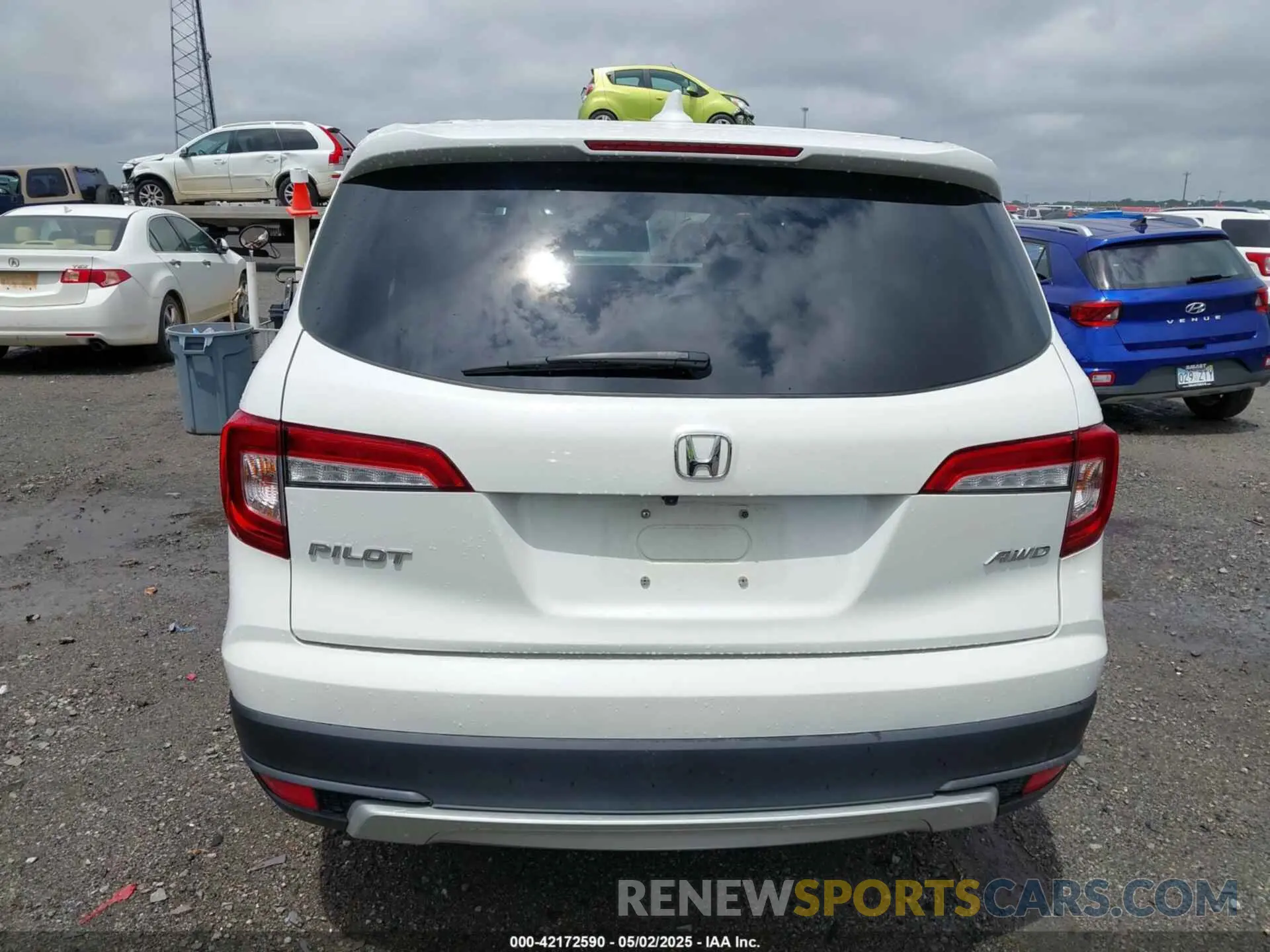17 Photograph of a damaged car 5FNYF6H57LB067852 HONDA PILOT 2020