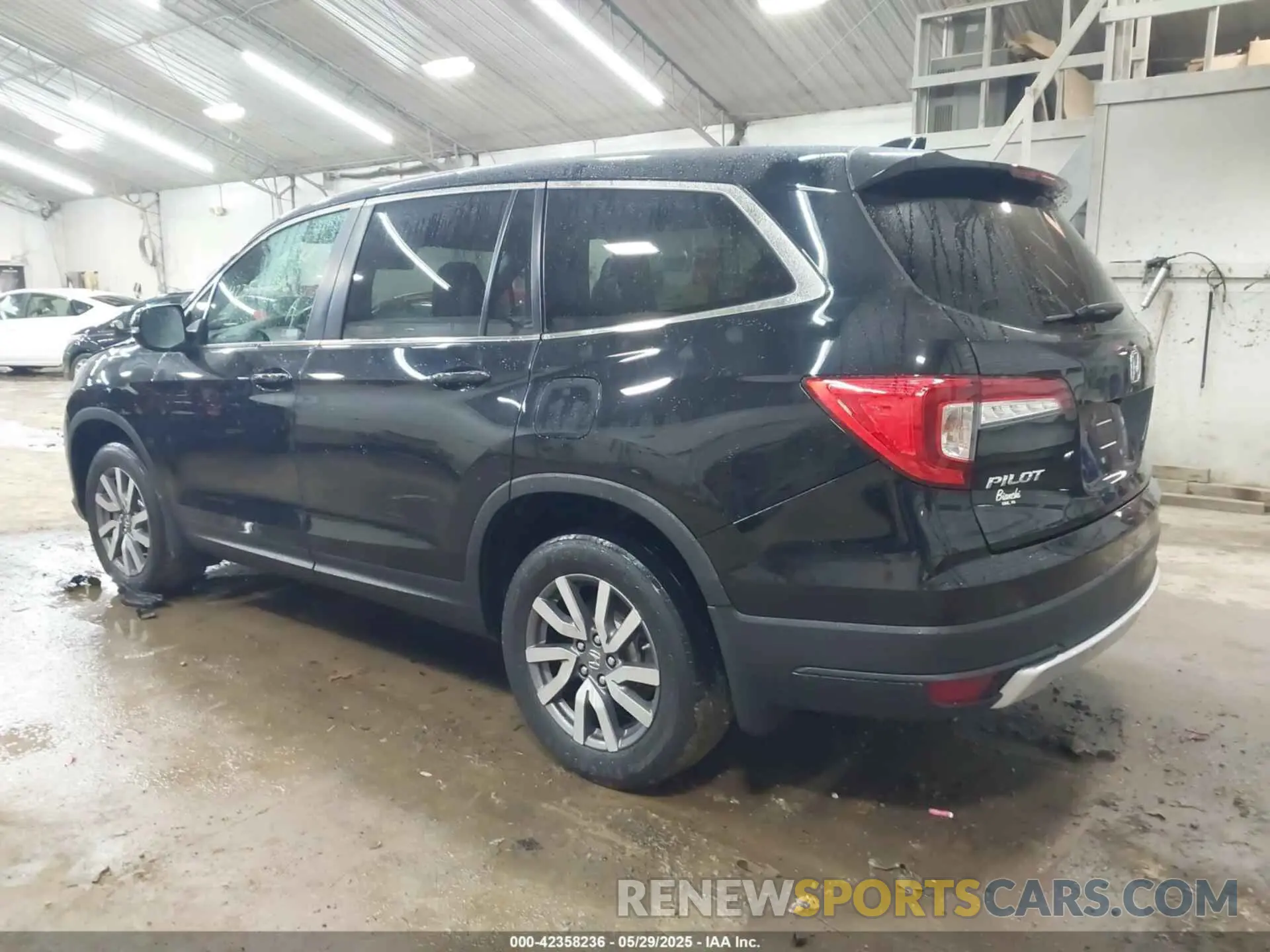 3 Photograph of a damaged car 5FNYF6H58LB061994 HONDA PILOT 2020