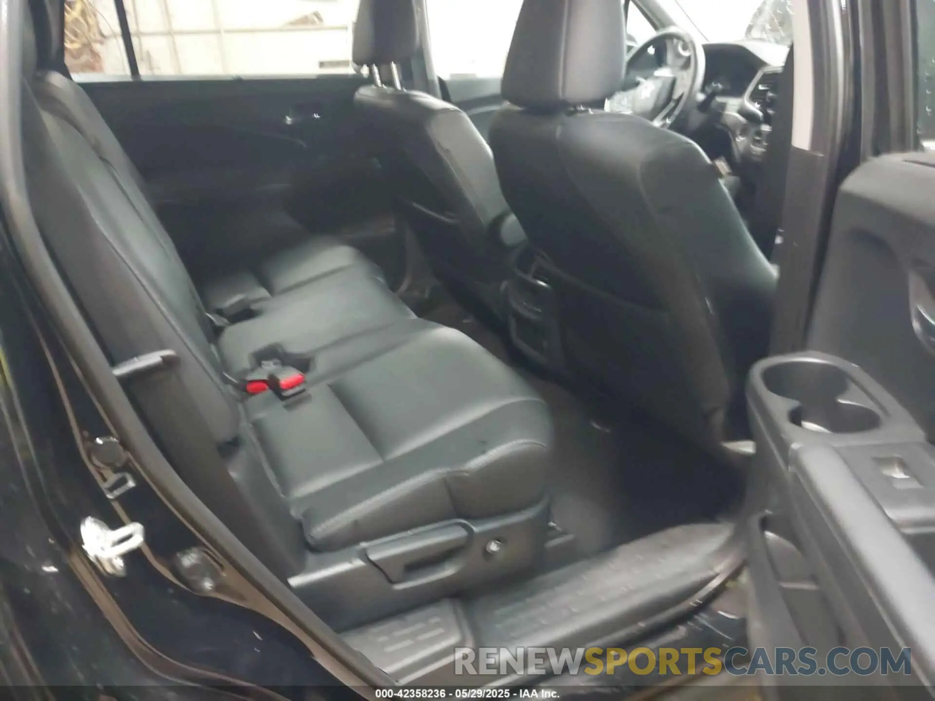 8 Photograph of a damaged car 5FNYF6H58LB061994 HONDA PILOT 2020
