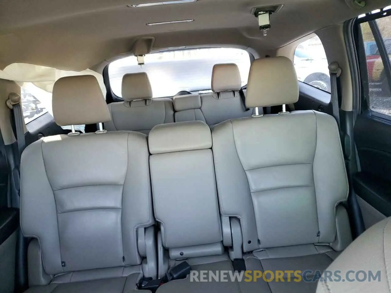 10 Photograph of a damaged car 5FNYF6H59LB013033 HONDA PILOT 2020