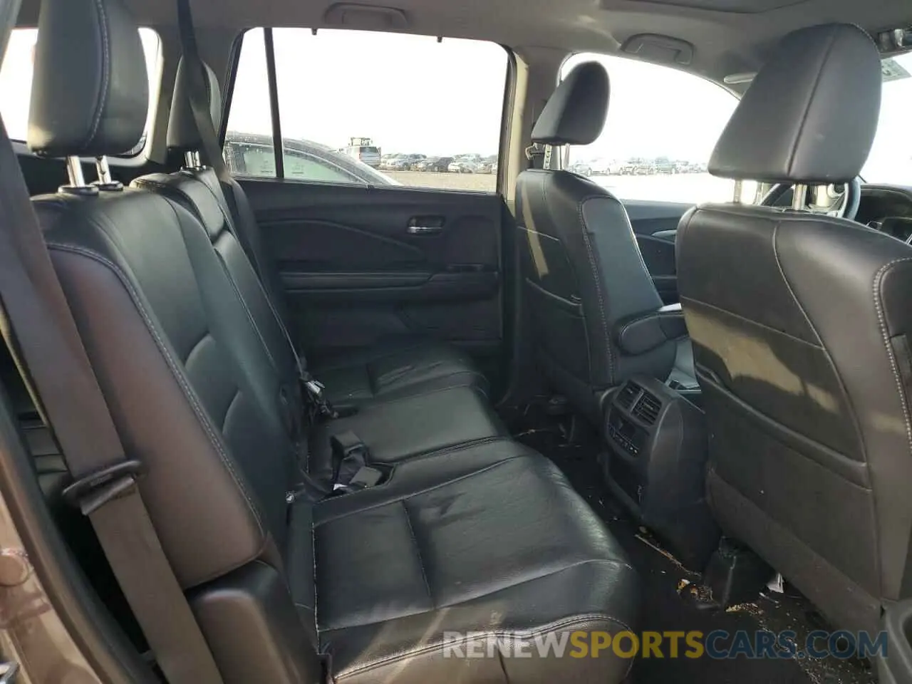 10 Photograph of a damaged car 5FNYF6H59LB016899 HONDA PILOT 2020
