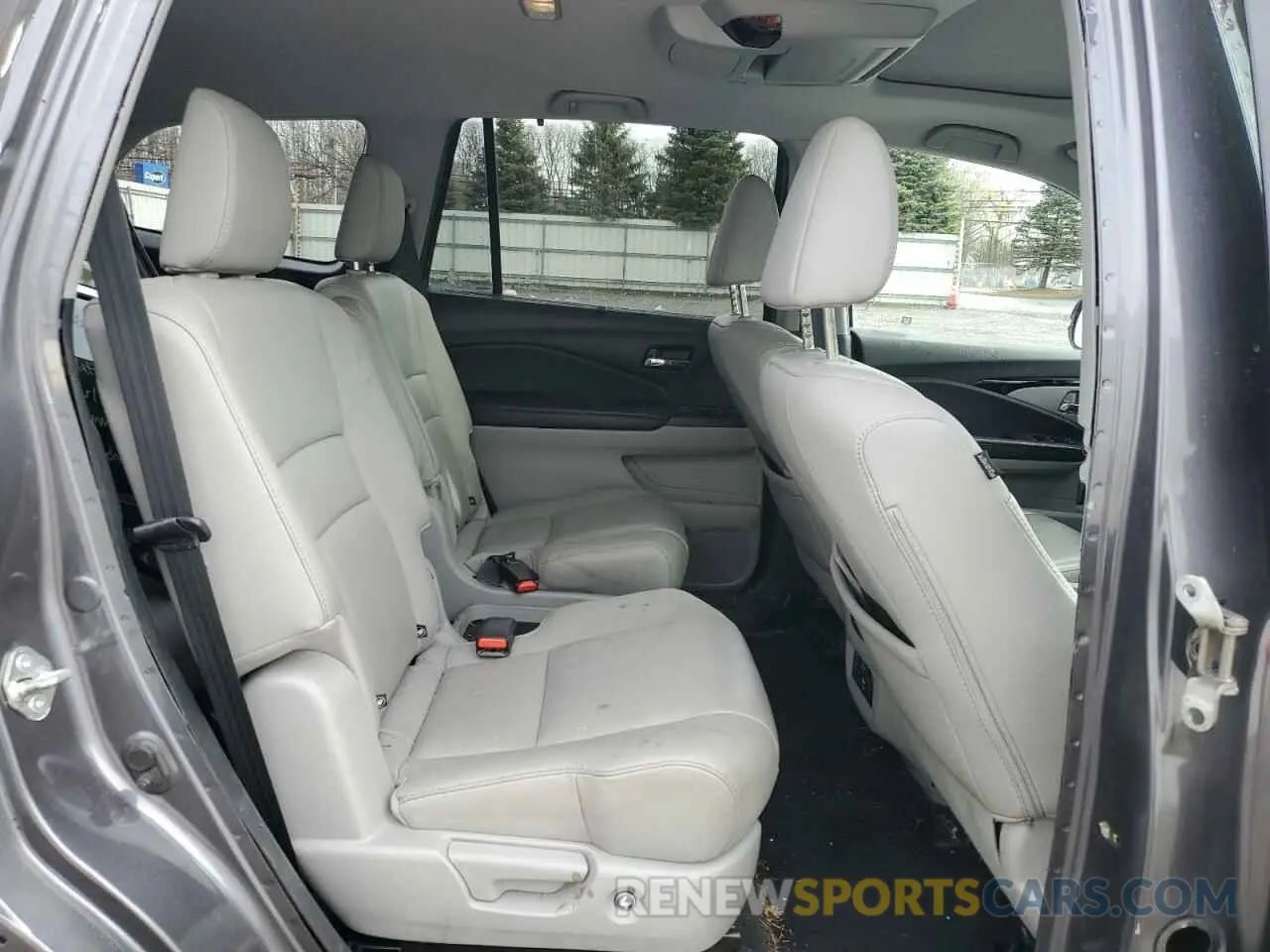 11 Photograph of a damaged car 5FNYF6H60LB039609 HONDA PILOT 2020